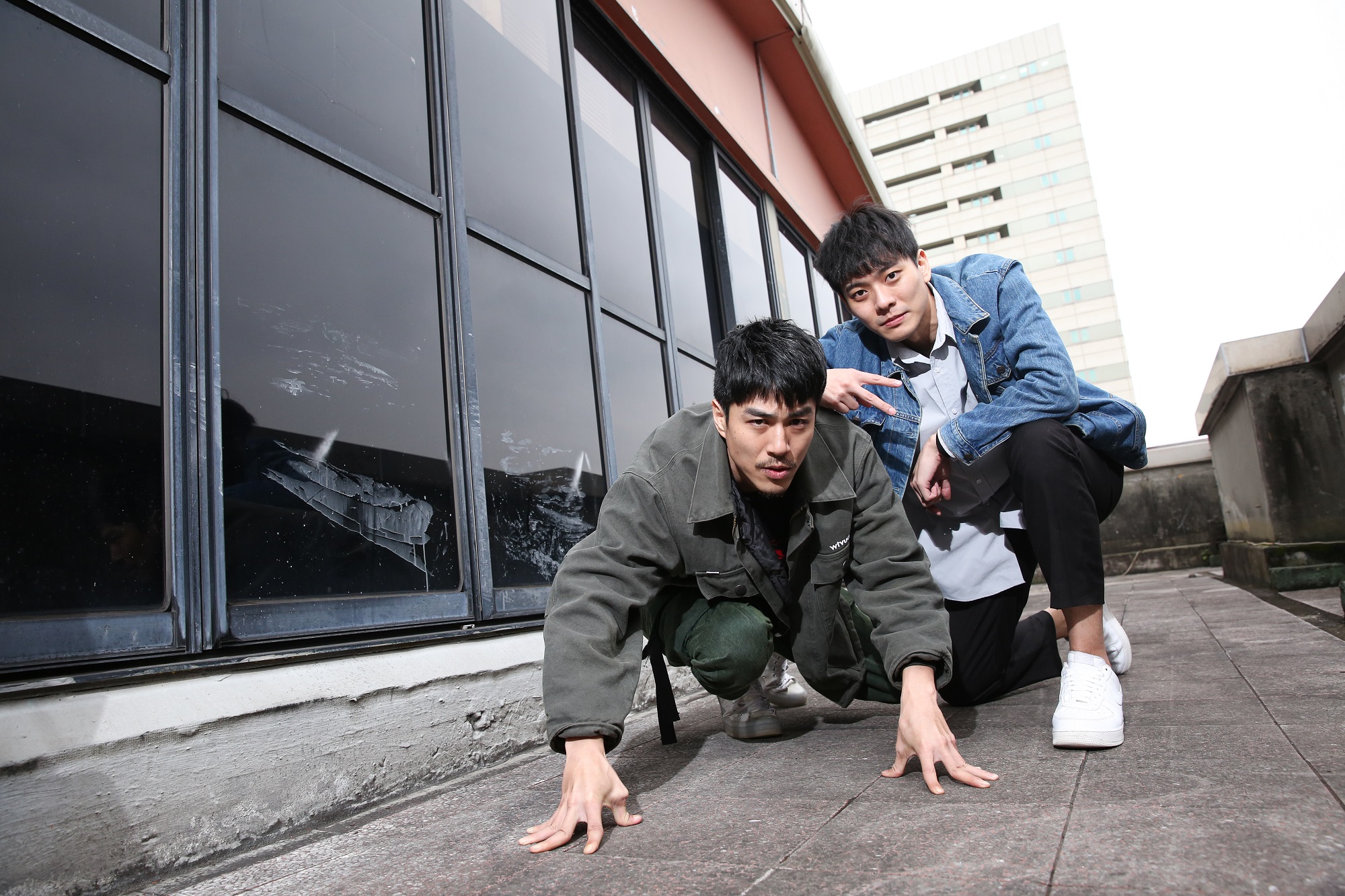 柯有謙（左）與邱炳豪（右）在電影《速命道》中各展長才。