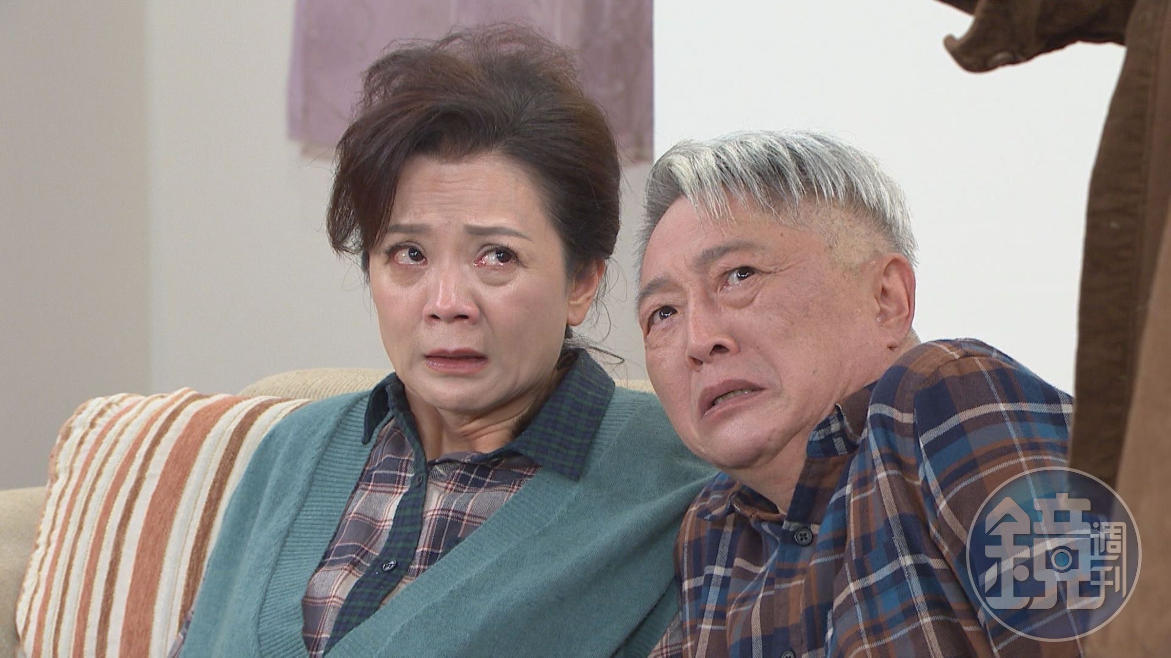 《市井豪門》劇中黃文星綁住並囚禁高欣欣跟李國超,行徑相當可怕。(民視提供)