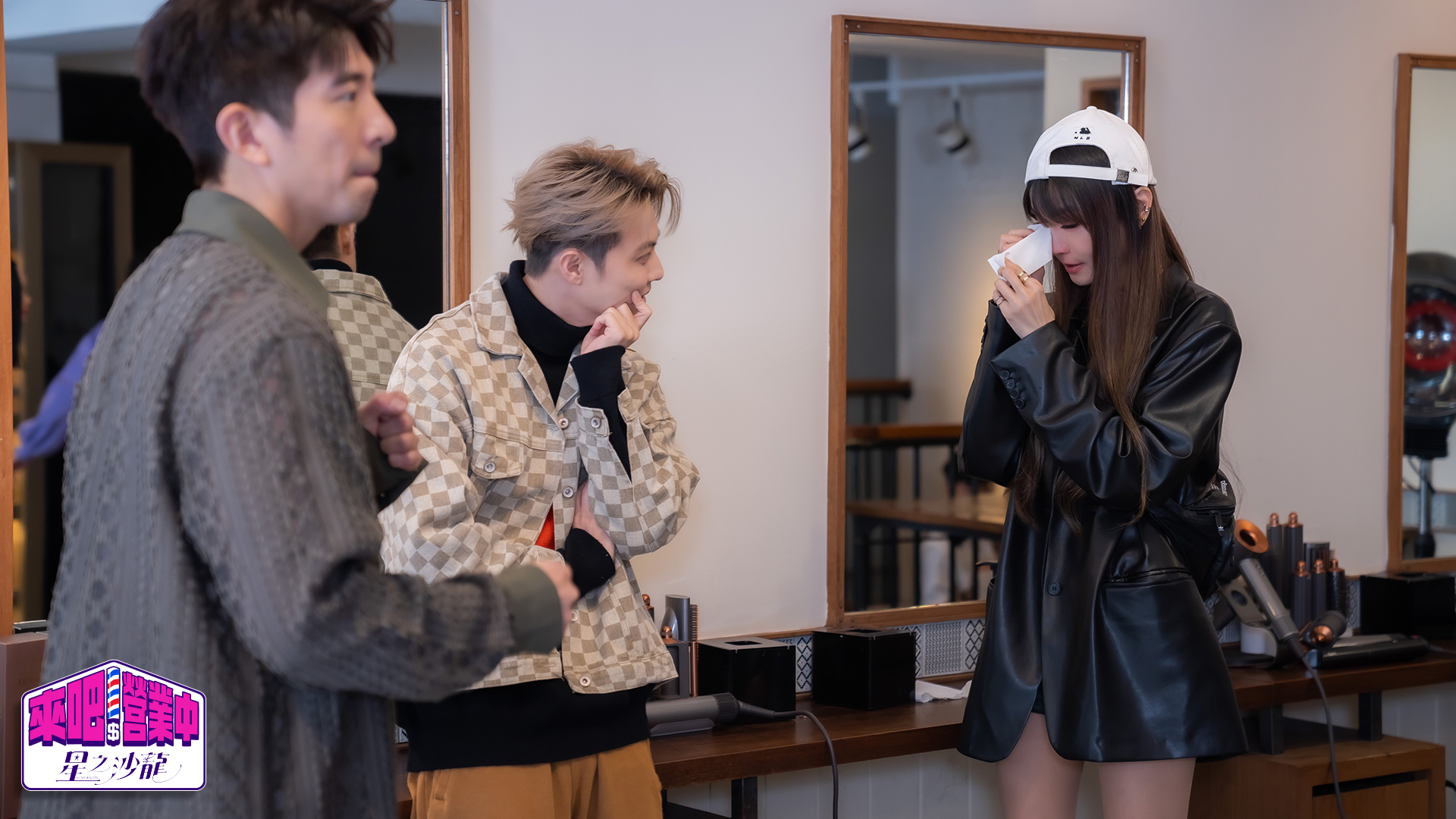 《來吧！營業中2》謝金燕捨不得髮助面臨淘汰賽，哭成淚人兒。（TVBS提供）