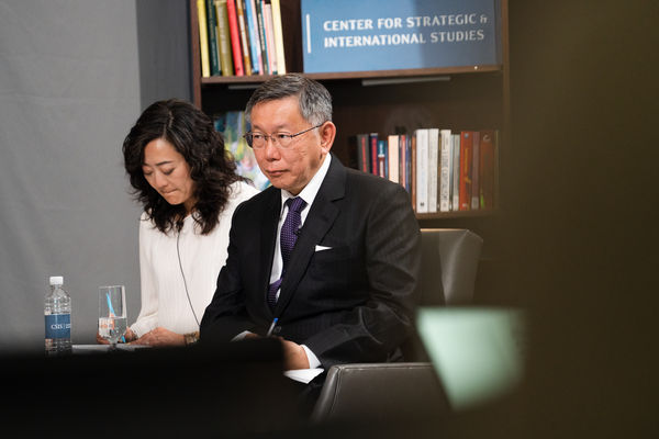 柯文哲表示，國家前途不能寄託在另一個國家善意，台灣還是要有一定程度的國防力量，同時也要減少中國敵意。（柯文哲競選辦公室提供）