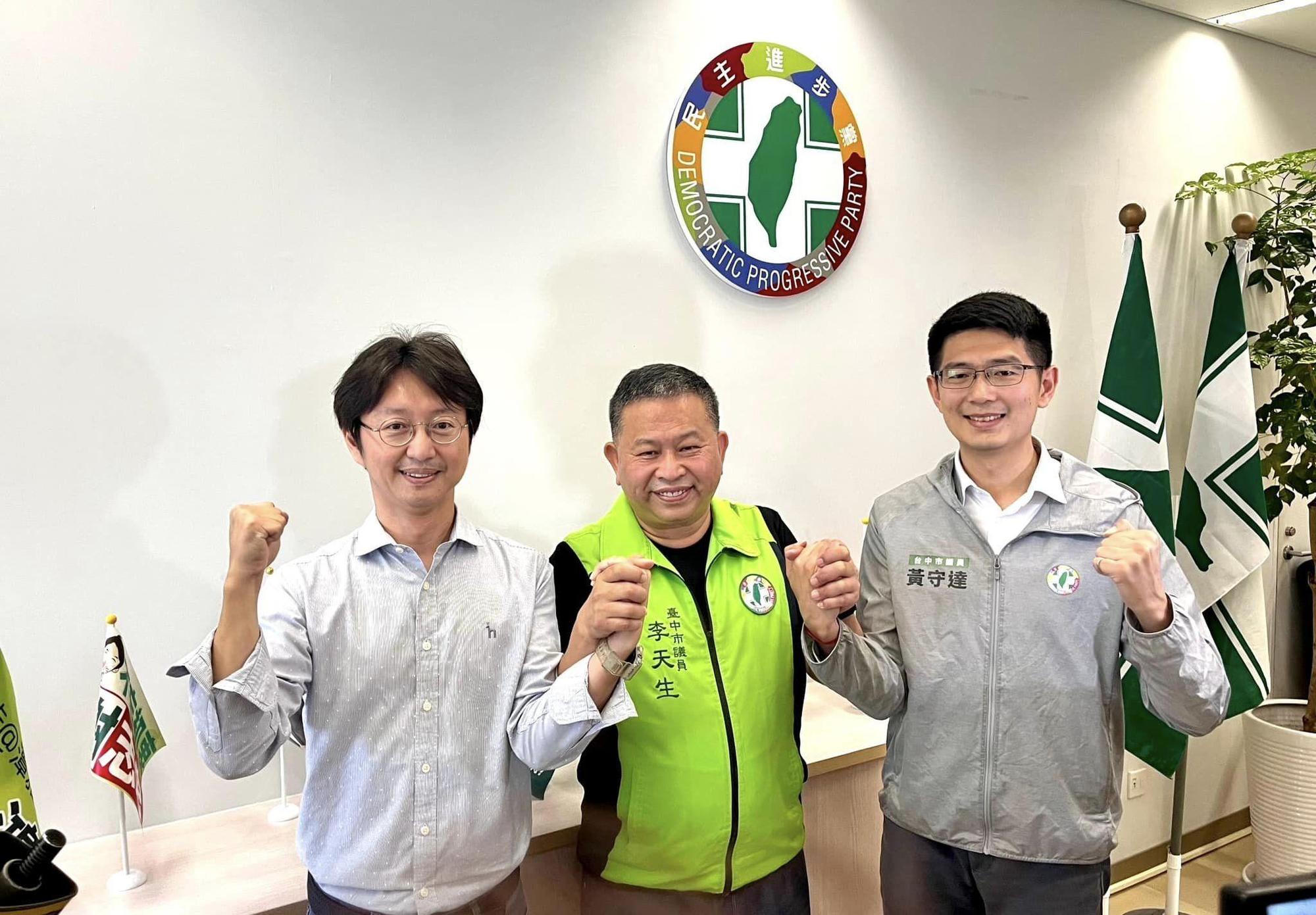 江肇國(左)在民進黨內初選勝出,勝過對手黃守達(右),預計將獲得提名爭取2024台中第6選區立委。(翻攝自民進黨台中市黨部)