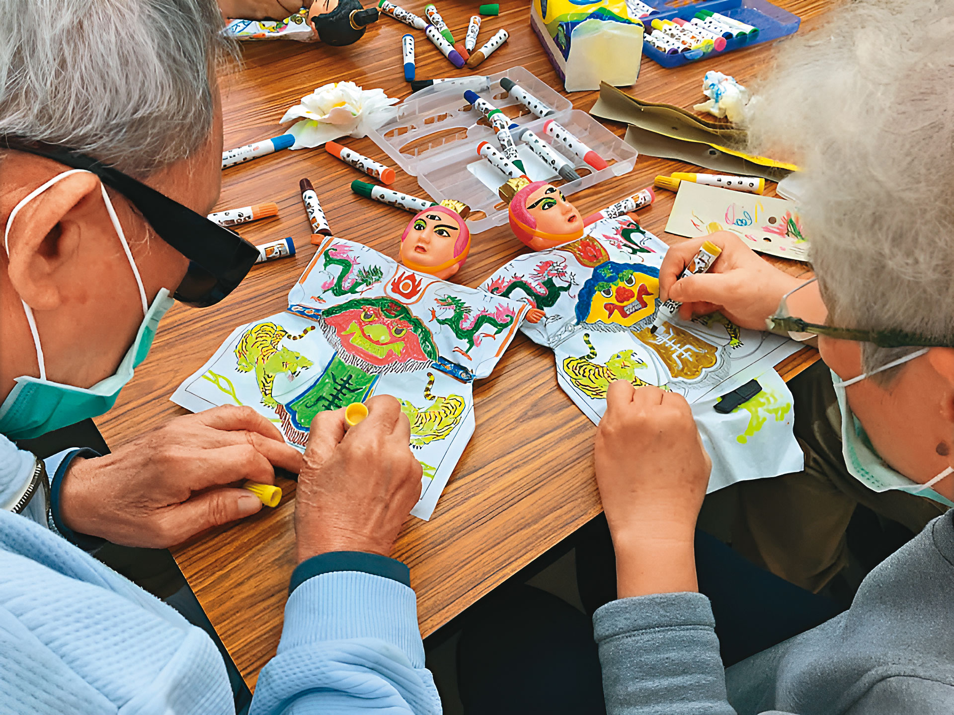 巷弄長照站提供長者多樣課程，有助延緩老化、促進健康。（翻攝北港家源藥局臉書）