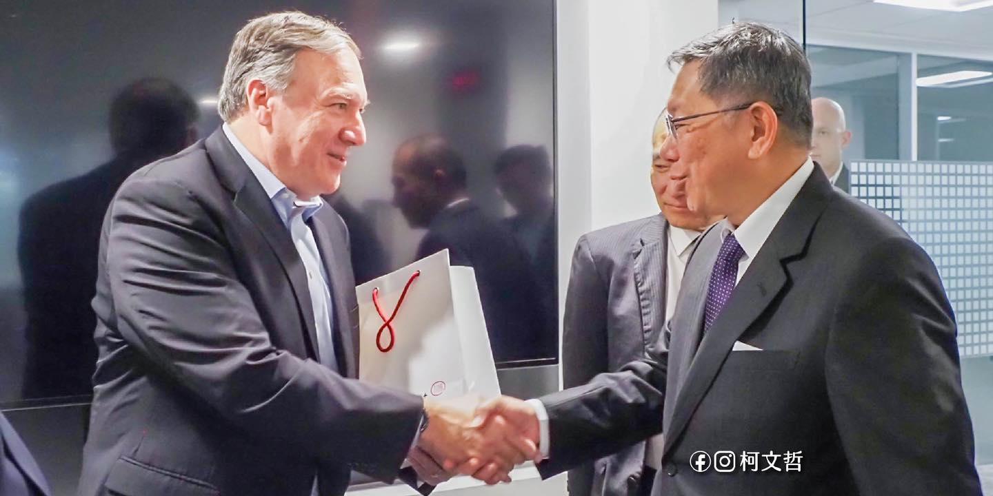 柯文哲訪問美國期間在哈德遜研究所會晤前美國國務卿蓬佩奧。(翻攝自柯文哲臉書)