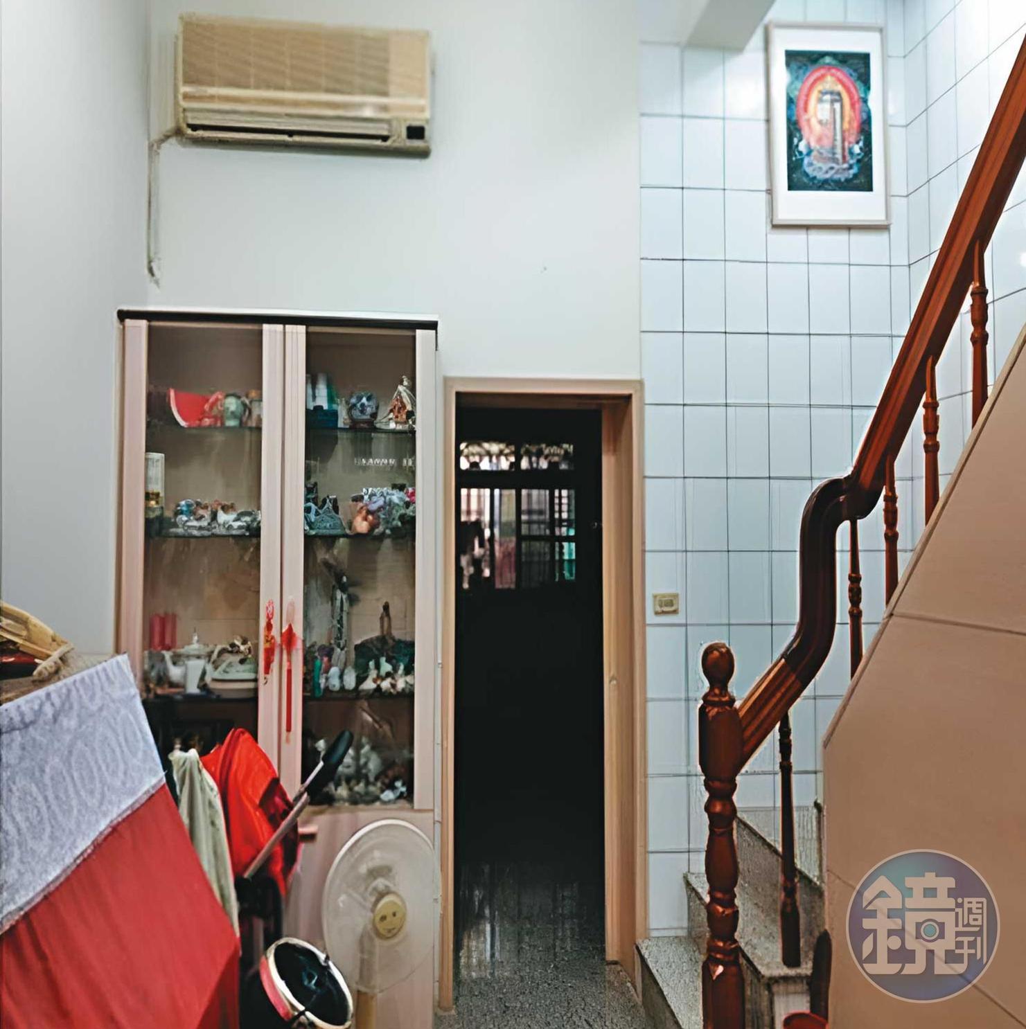 原始設計：鄰居附圖原始設計的承重牆向高雄市府檢舉，指蕭君平與妻買入房屋後將承重牆拆除，會危及共用壁的鄰居生命安全。（讀者提供）