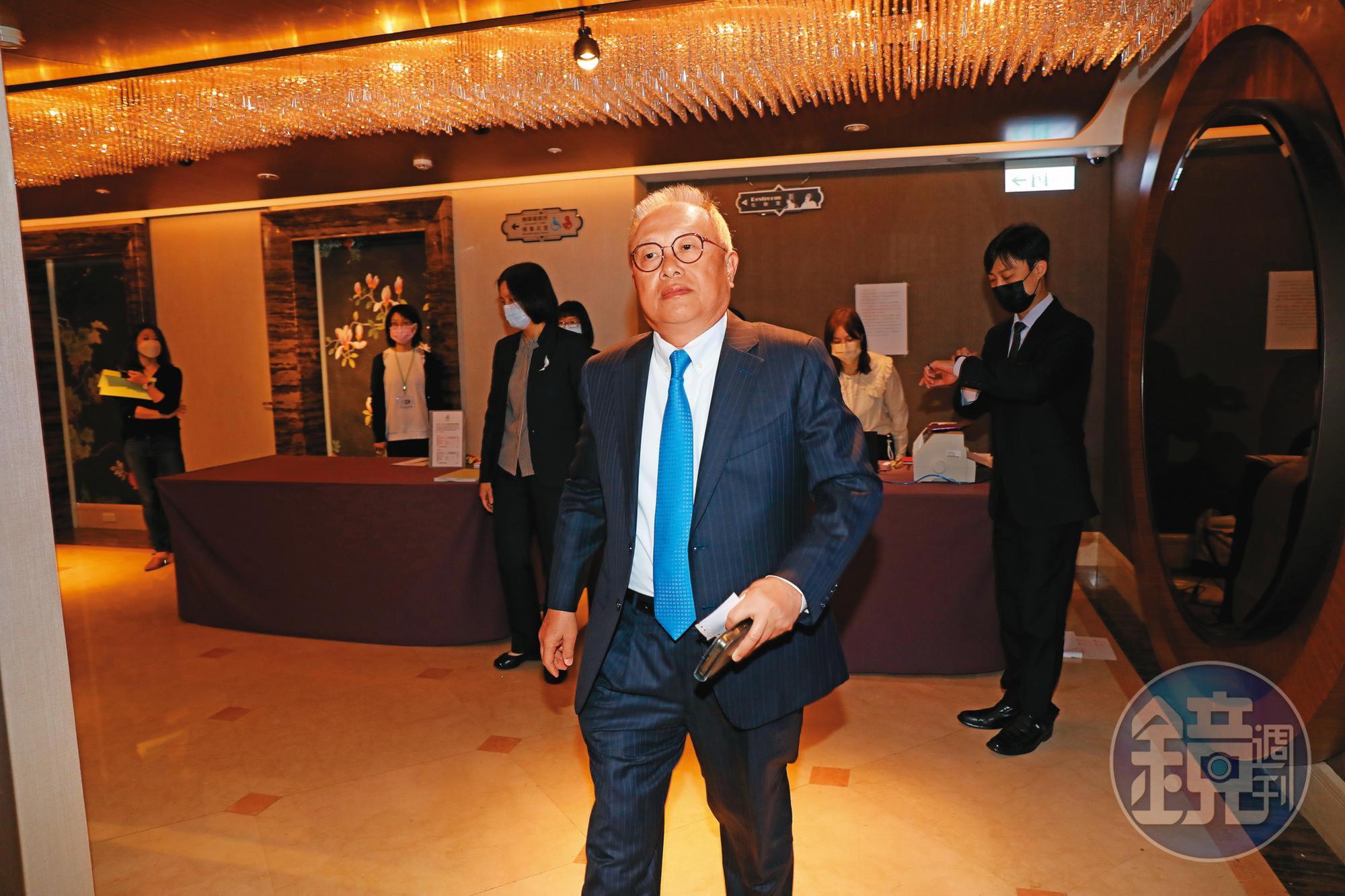 周永銘一派挾股權優勢,成功解任對手陣營董事。
