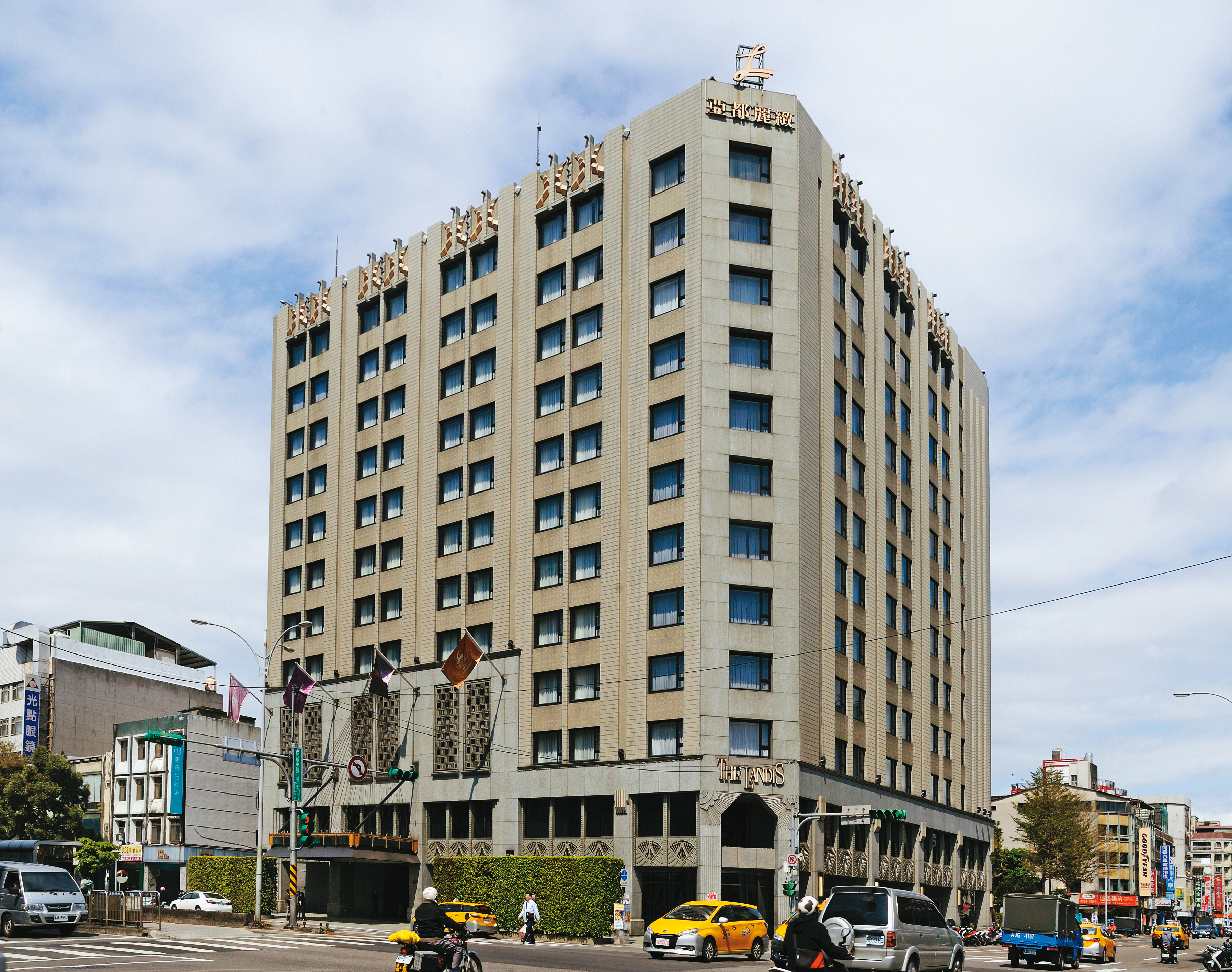 亞都麗緻是老字號5星級飯店，近年受疫情衝擊營運不佳。