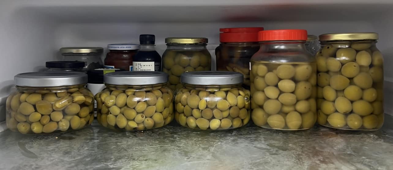 放冰箱冷藏，放2至3個月即可食用。旁邊還有我之前做的脆梅。