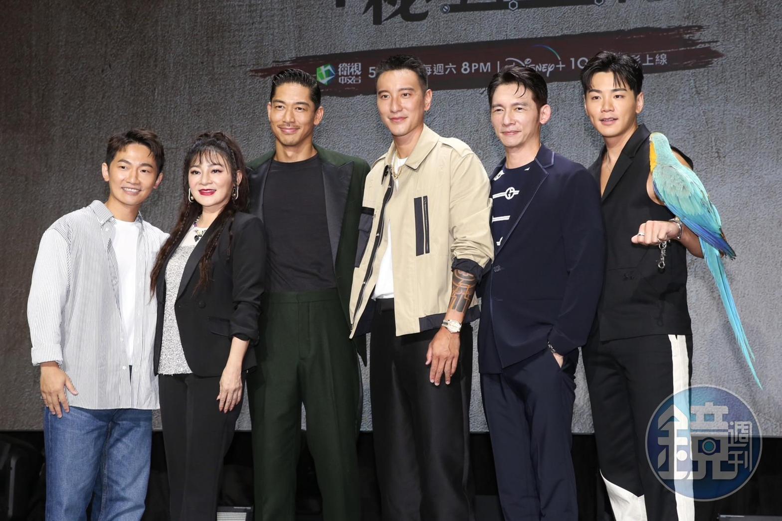 AKIRA、王陽明、王彩樺、蔡昌憲、溫昇豪、禾浩辰出席《神秘五金行》記者會。