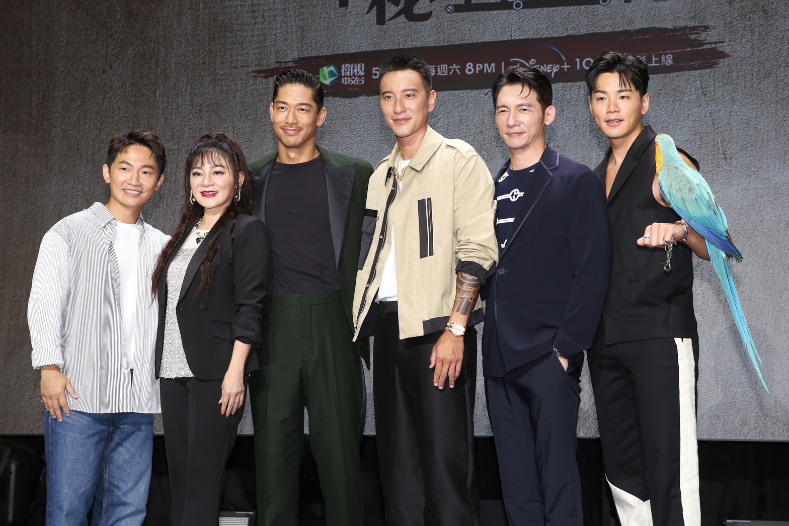 AKIRA、王陽明、王彩樺、蔡昌憲、溫昇豪、禾浩辰出席《神秘五金行》記者會。