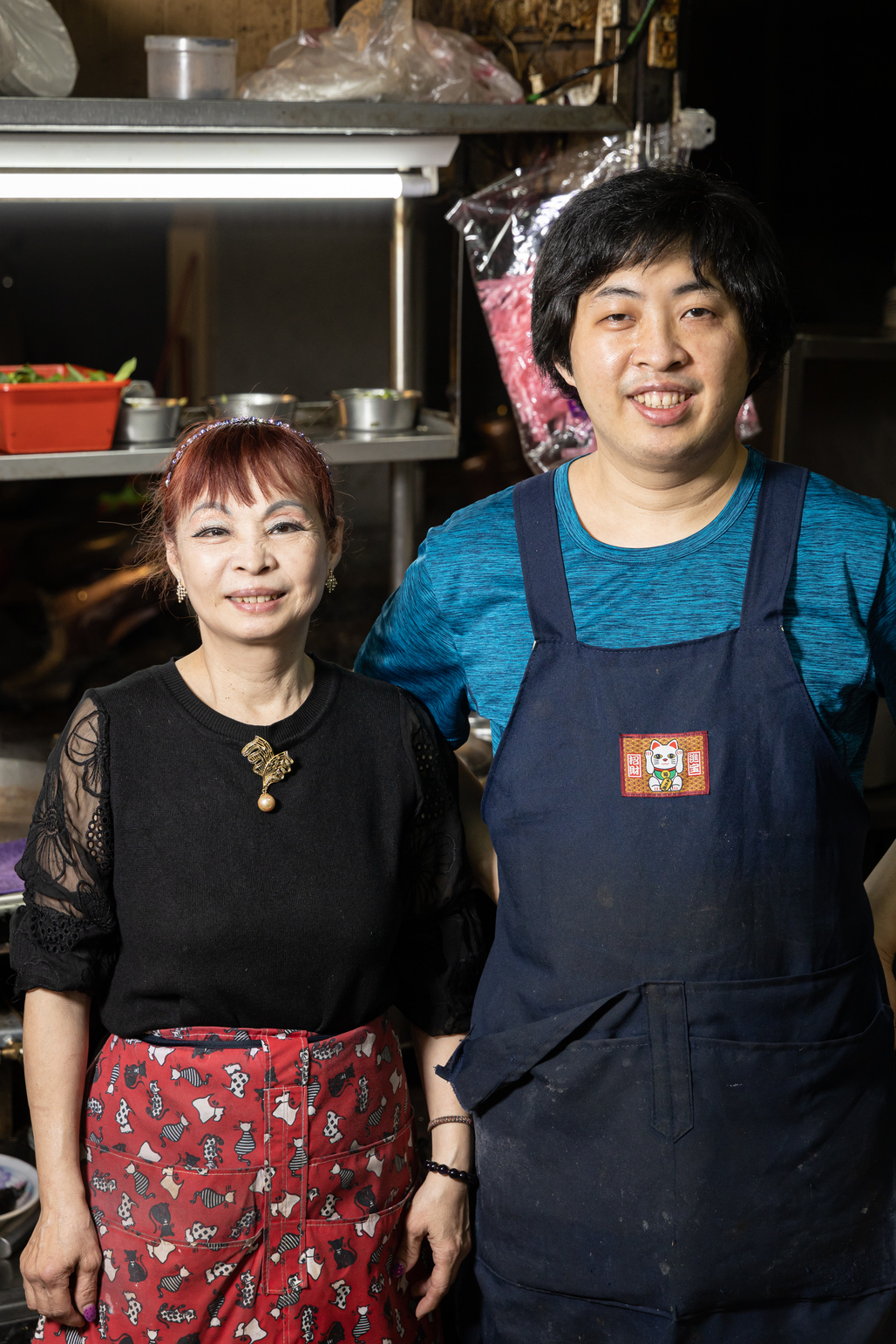 林老闆娘靠這間藥燉土虱店養大孩子，現在兒子也回來幫忙。 