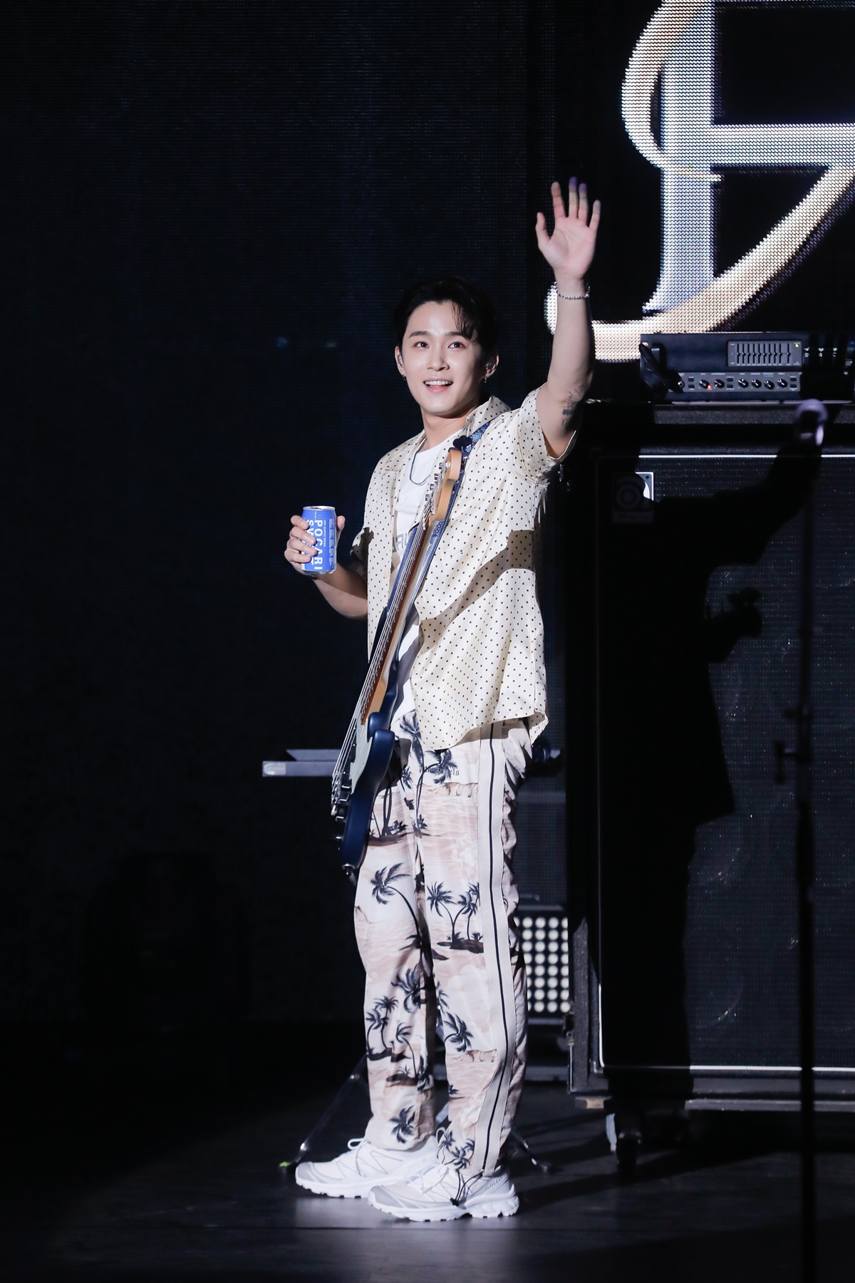 FTISLAND貝斯手李在真被李洪基問是穿睡衣來嗎？遭李在真反擊對方也好不到哪裡去。