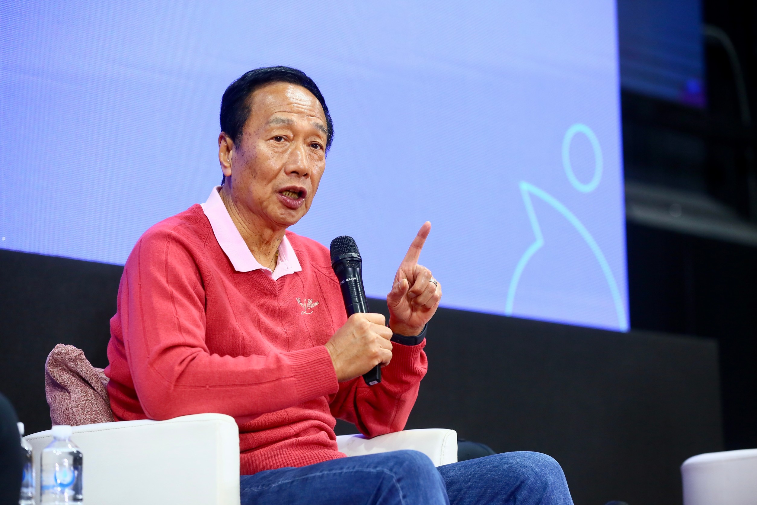 鴻海創辦人郭台銘昨（22日）到新竹展開第一場地方座談會。