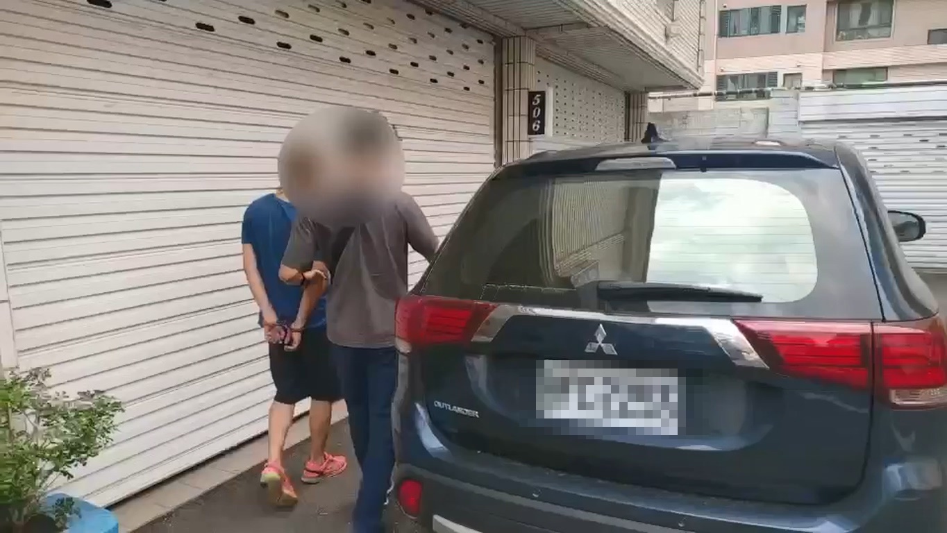 警方在桃園一處汽旅找到洪男。（警方提供）