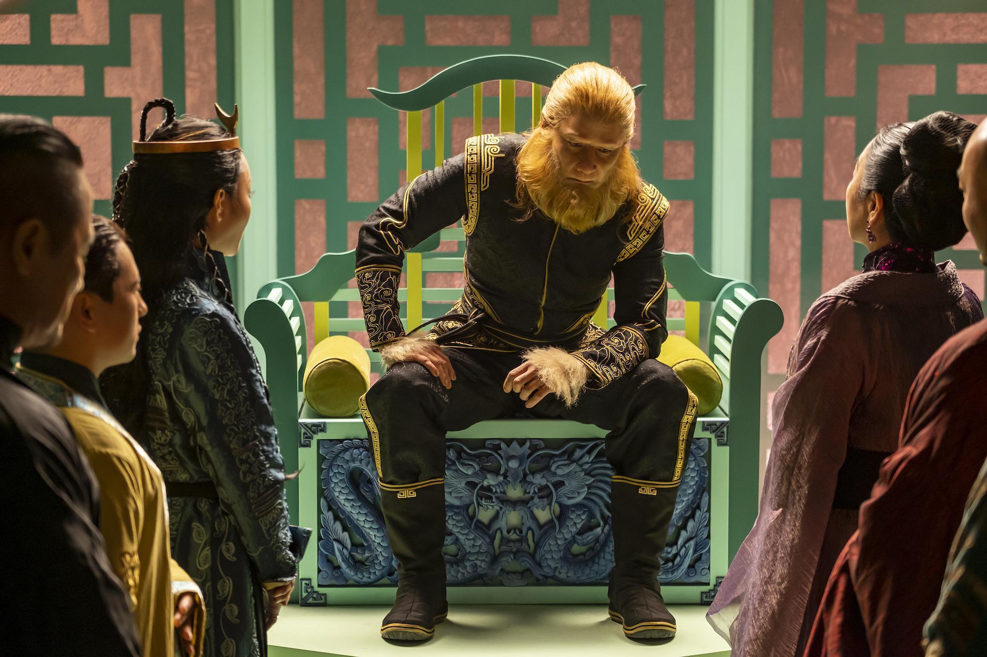 吳彥祖(中)的美猴王造型超級帥,叫人如何專心去西天取經。(Disney+提供)