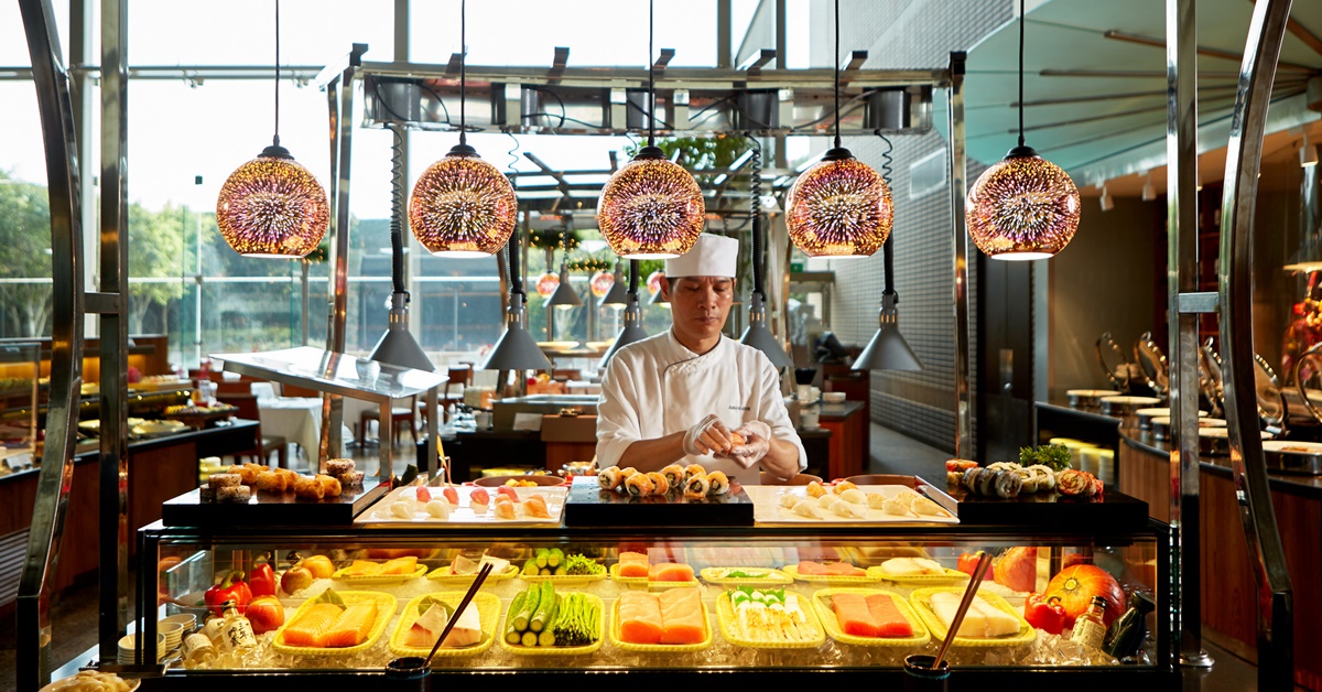 位於新竹國賓12樓的八方燴自助西餐廳有豐富中西日式現做餐點。