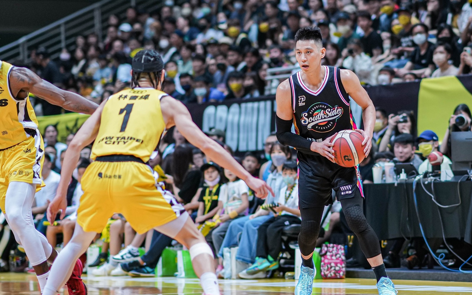 與林書豪長期合作的按摩師羅鈞諭，被踢爆在台無醫師資格。（翻攝自鋼鐵人臉書）