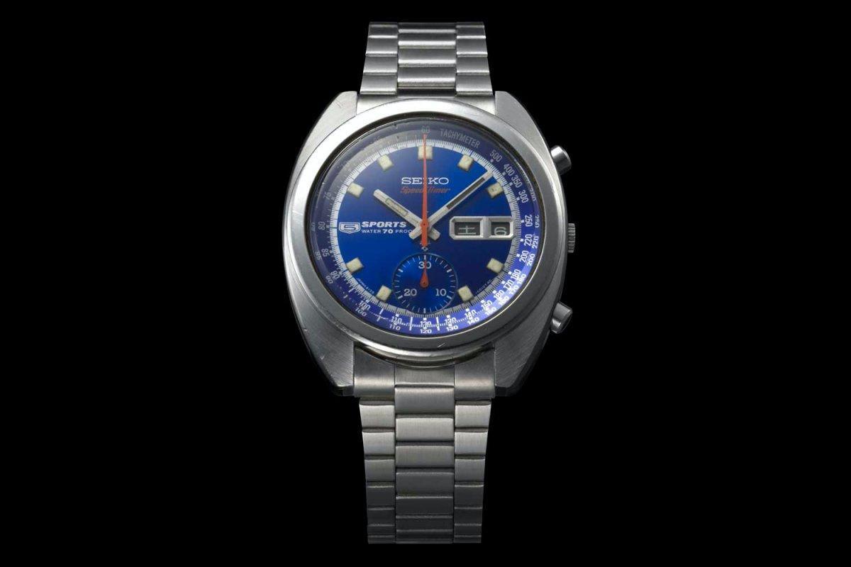 SEIKO於1969年時,發明了全世界上第一只量產的自動上鏈並具備「垂直離合結構」的計時機芯Cal. 6139,裝配於Seiko 5 Sports Speed-Timer錶款之上。