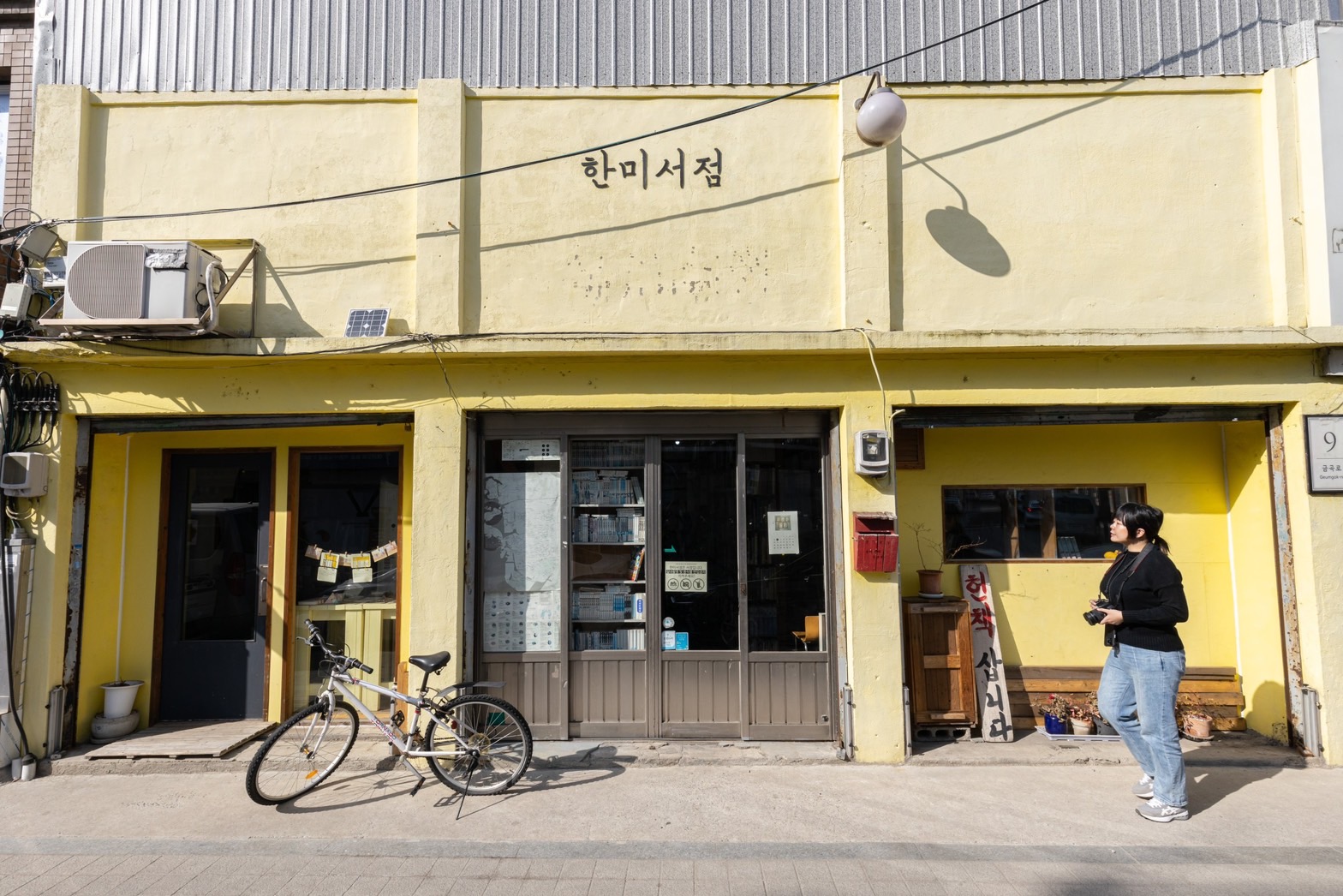 韓劇迷一看就知的經典場景「韓美書店」，距離中國城不遠。
