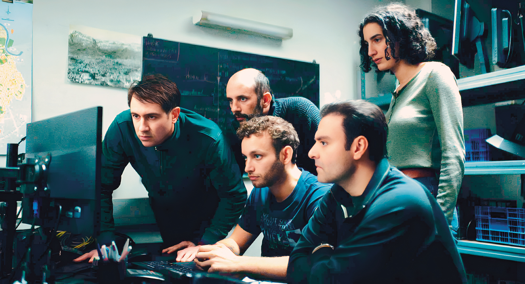 女性被燒死的命案在一堆男警偵辦下陷入膠著，電影聰明地把性別衝突包藏進刑案偵辦過程中。（海鵬提供）