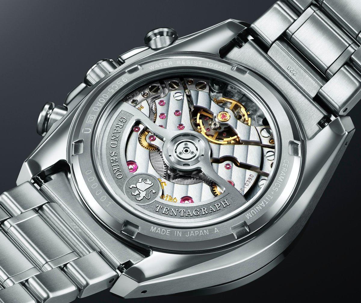 Grand Seiko Tentagraph計時碼錶採用水晶透視錶底蓋,可以欣賞9SC5機芯的高振頻擒縱與機芯夾板、自動盤的裝飾打磨。
