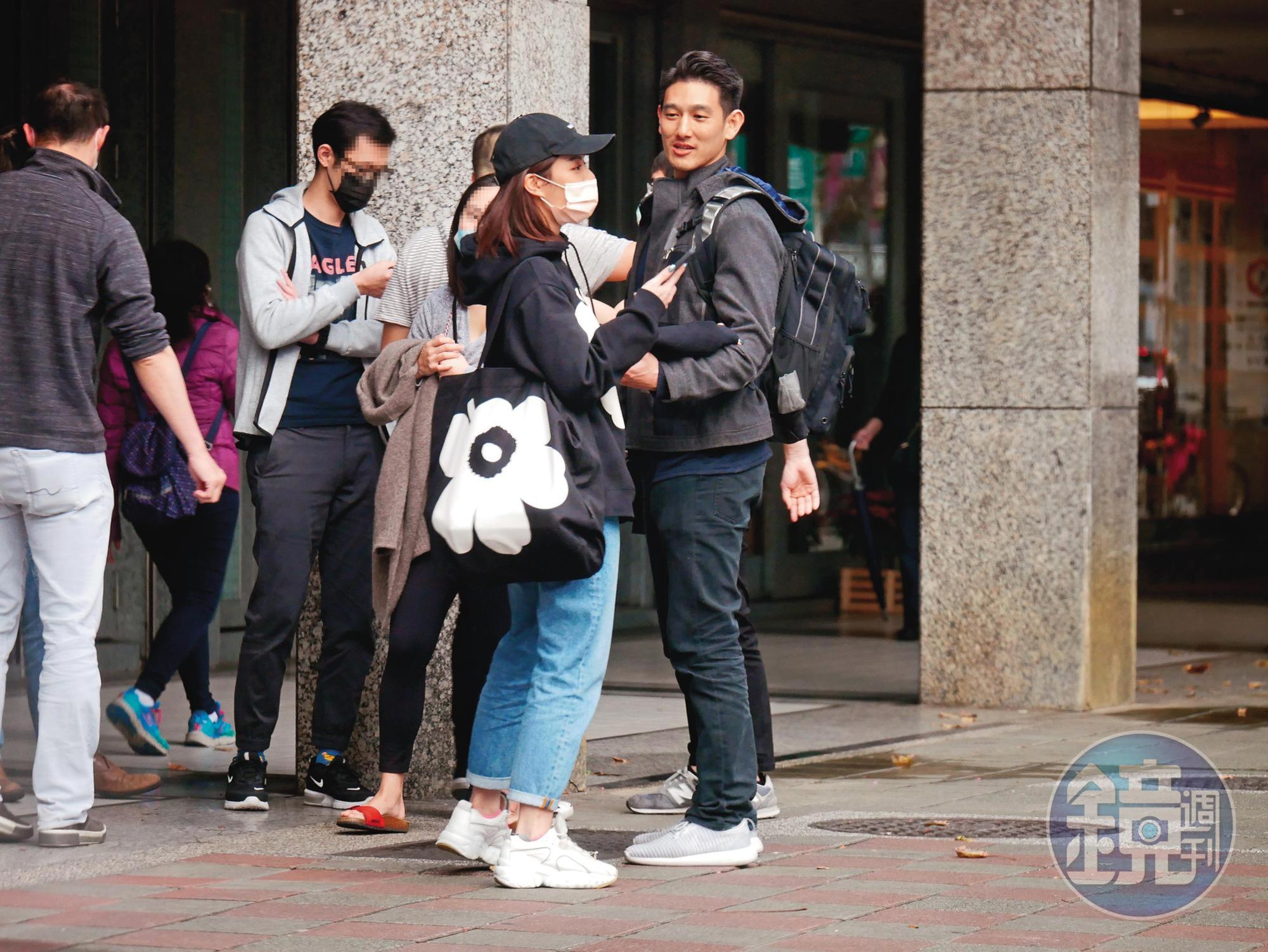 宋芸樺(左)曾被本刊直擊,當街和帥男友(右)甜蜜互動。
