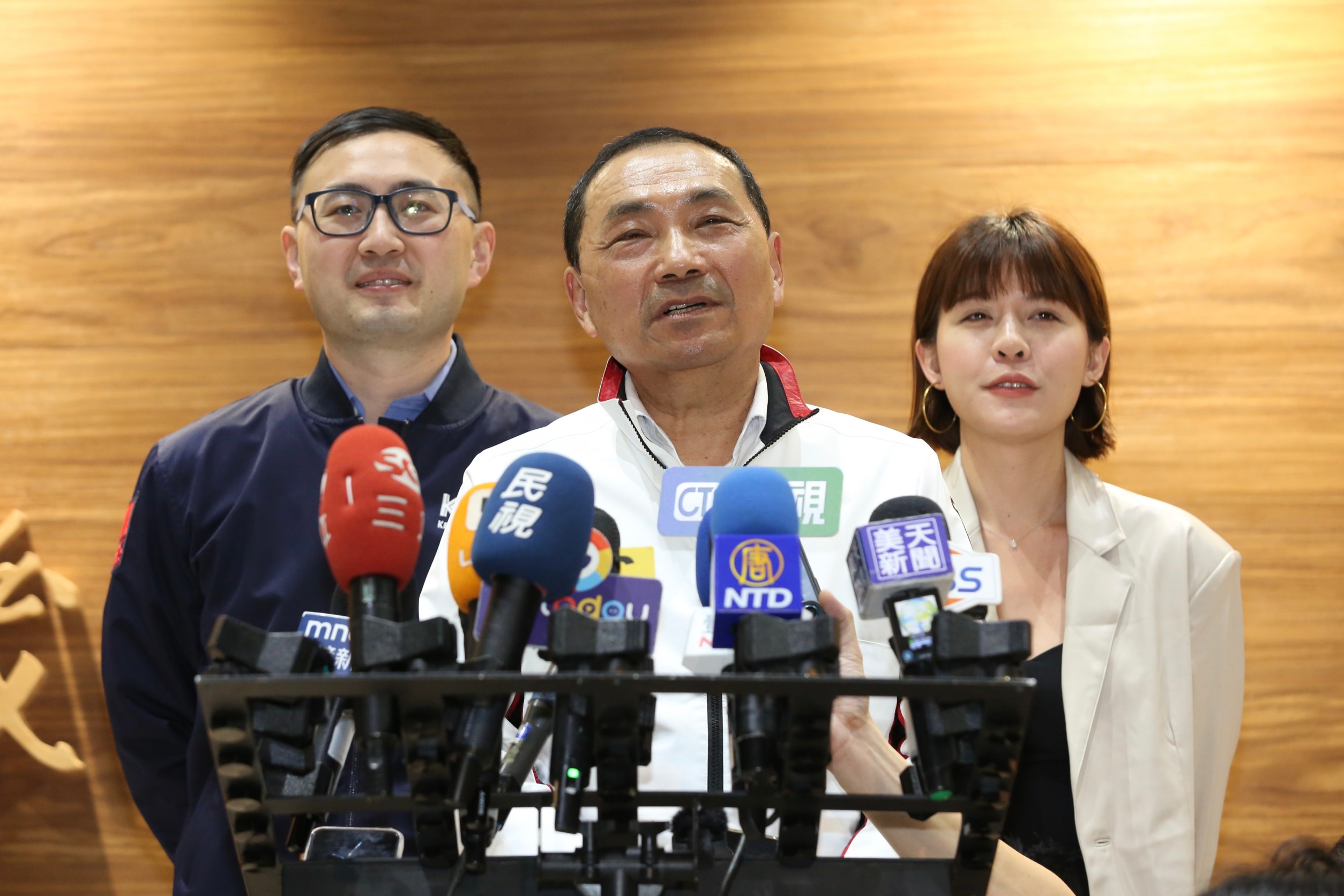 侯友宜日前出訪新加坡,期間新北市卻連續發生多起重大治安事件。(本刊資料照)