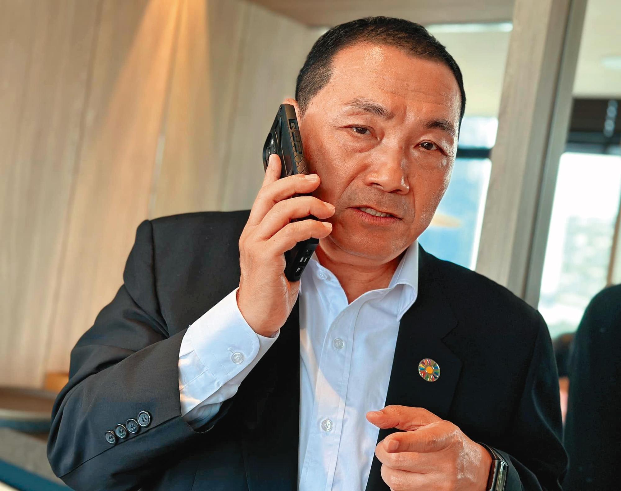 侯友宜出訪新加玻時，土城爆發槍擊案，侯下令嚴辦，卻仍引爆綠營批評怠忽職守。（翻攝侯友宜臉書）