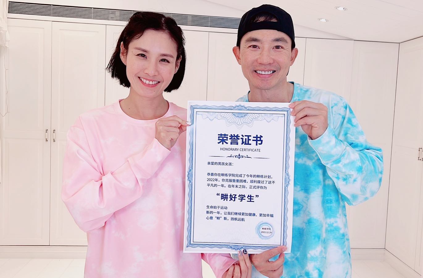 劉畊宏靠著健身操爆紅,身價翻漲,還與老婆王婉霏合體帶貨,荷包賺滿滿。(翻攝自劉畊宏臉書)