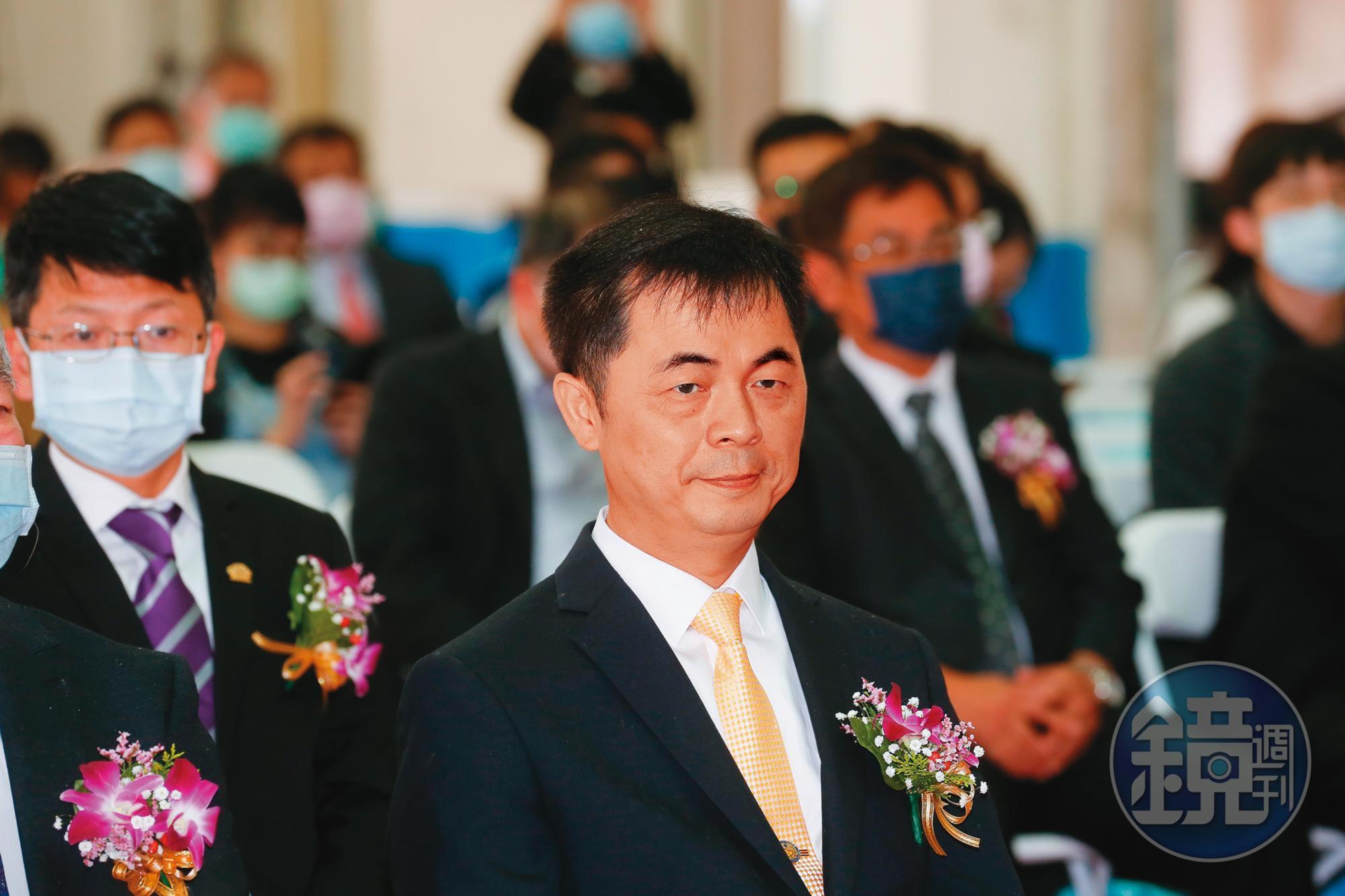 家登精密董事長邱銘乾表示，「未來帳務因人員疏失，負責人要扛法律責任，我身為專業經理人，就會拒絕申請補貼。」