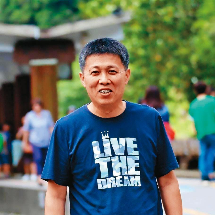 曾擔任李鍾桂丈夫施啟揚隨扈的閻冠志（圖），在施死後獲贈1戶房產。（翻攝閻冠志臉書）
