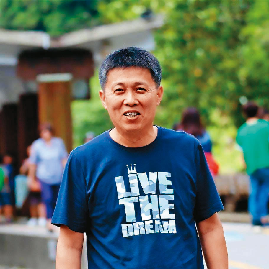 曾擔任李鍾桂丈夫施啟揚隨扈的閻冠志（圖），在施死後獲贈1戶房產。（翻攝閻冠志臉書）