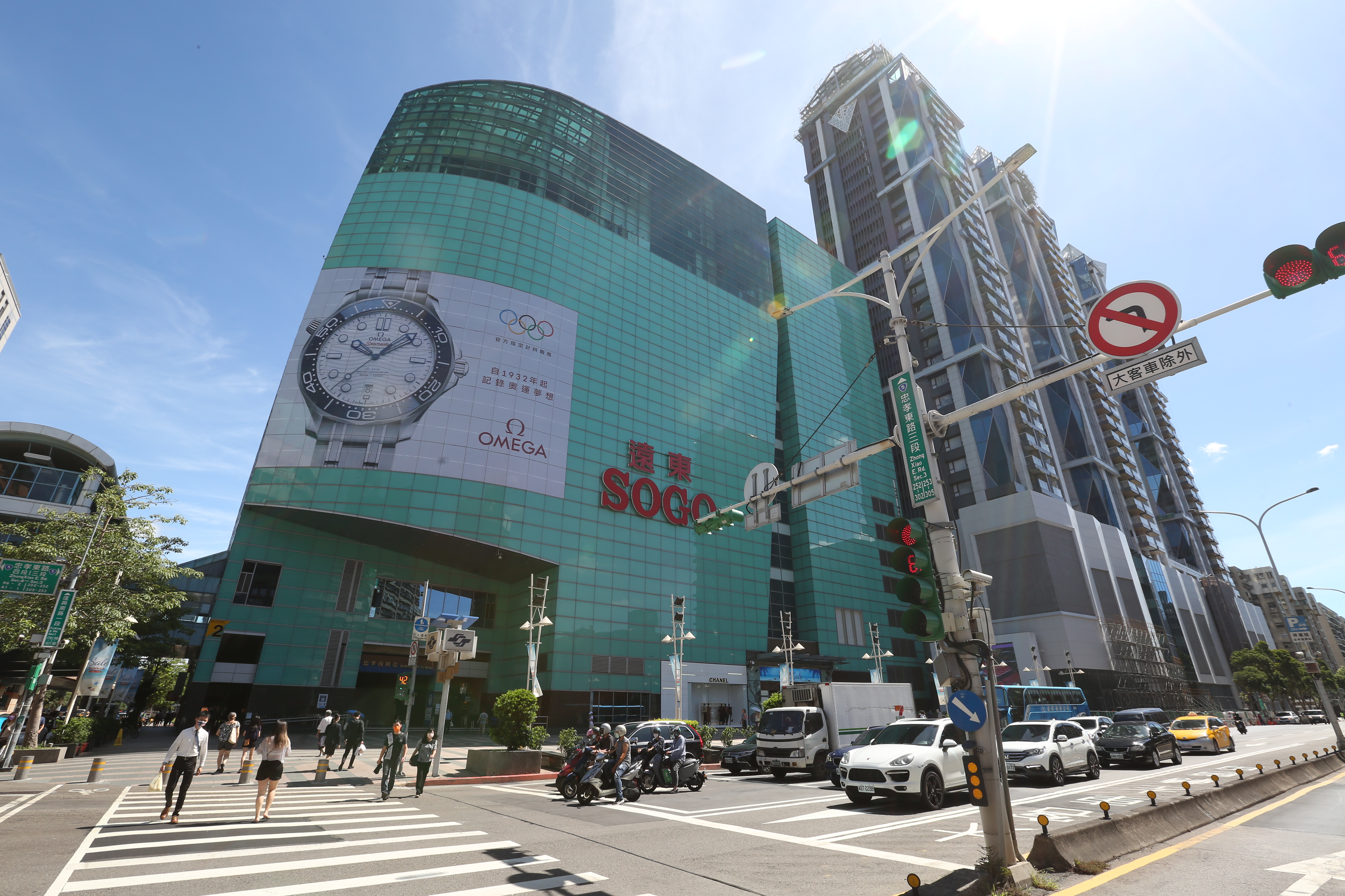 百貨母親節檔期開打，SOGO台北三館目標衝8億業績。圖為復興館。（本刊資料照）