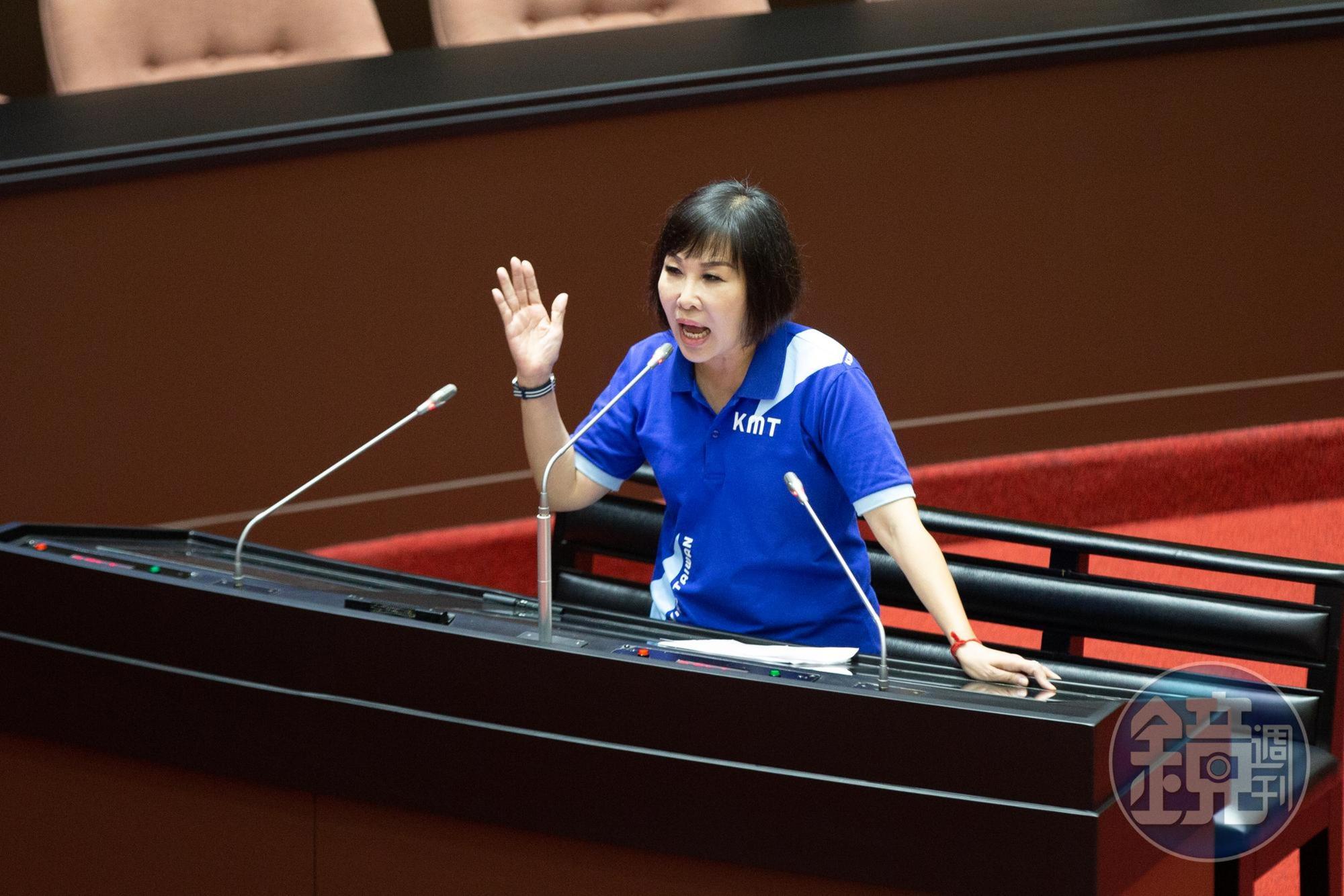 國民黨立委呂玉玲不僅面臨綠營挑戰,黨內也有2名市議員要和她一起爭取藍營提名。(本刊資料照)