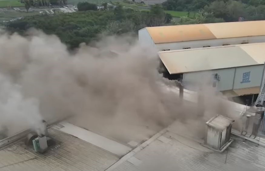 聯華食品彰化廠大火釀7死15傷。（翻攝鏡新聞畫面）