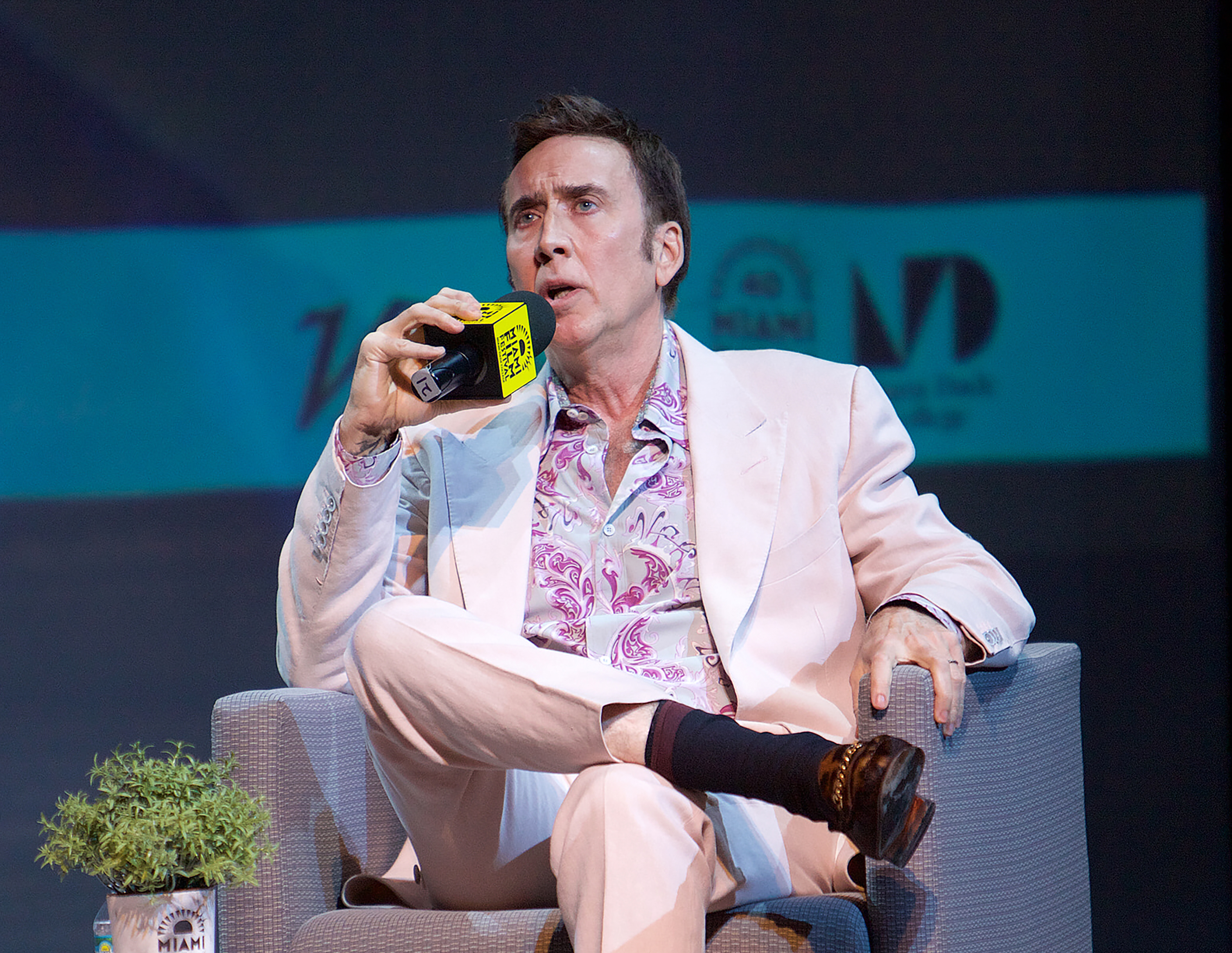 尼可拉斯凱吉承認當初因為房地產市場崩盤，他來不及抽身，導致賺來的錢不只賠光，還欠下鉅額債務。（東方IC）