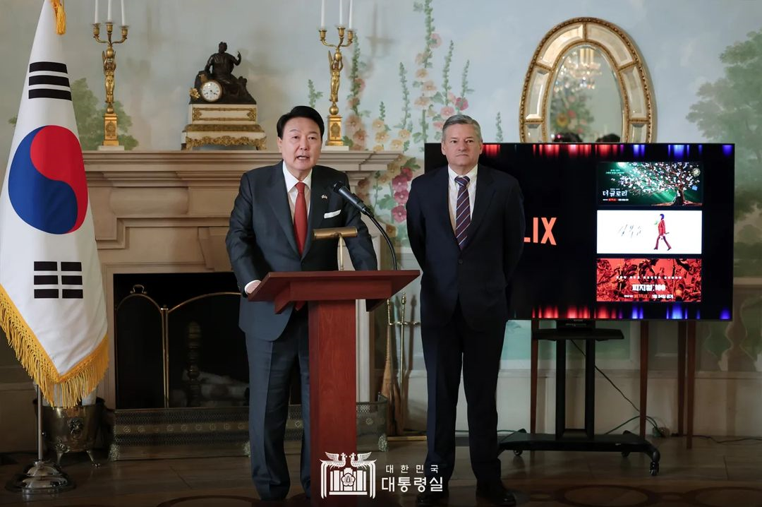 尹錫悅於華盛頓接見Netflix共同執行長Ted Sarandos,對方表示未來4年將在南韓投資25億美元。(翻攝自Instagram@sukyeol.yoon)