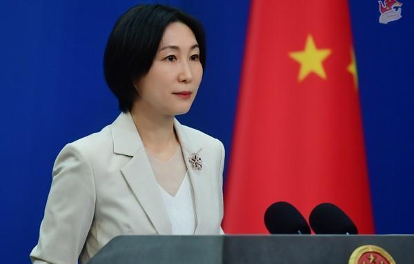 中國外交部發言人毛寧表示,自4月29日起所有入境中國人員,可提供登機前48小時內快篩檢測代替核酸檢測。(翻攝自中國外交部)