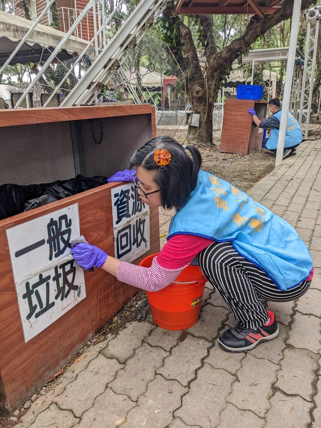 身障中心安排服務對象外出進行工作體驗,找到自身的亮點與自我的價值。(雲林身障養護中心提供)