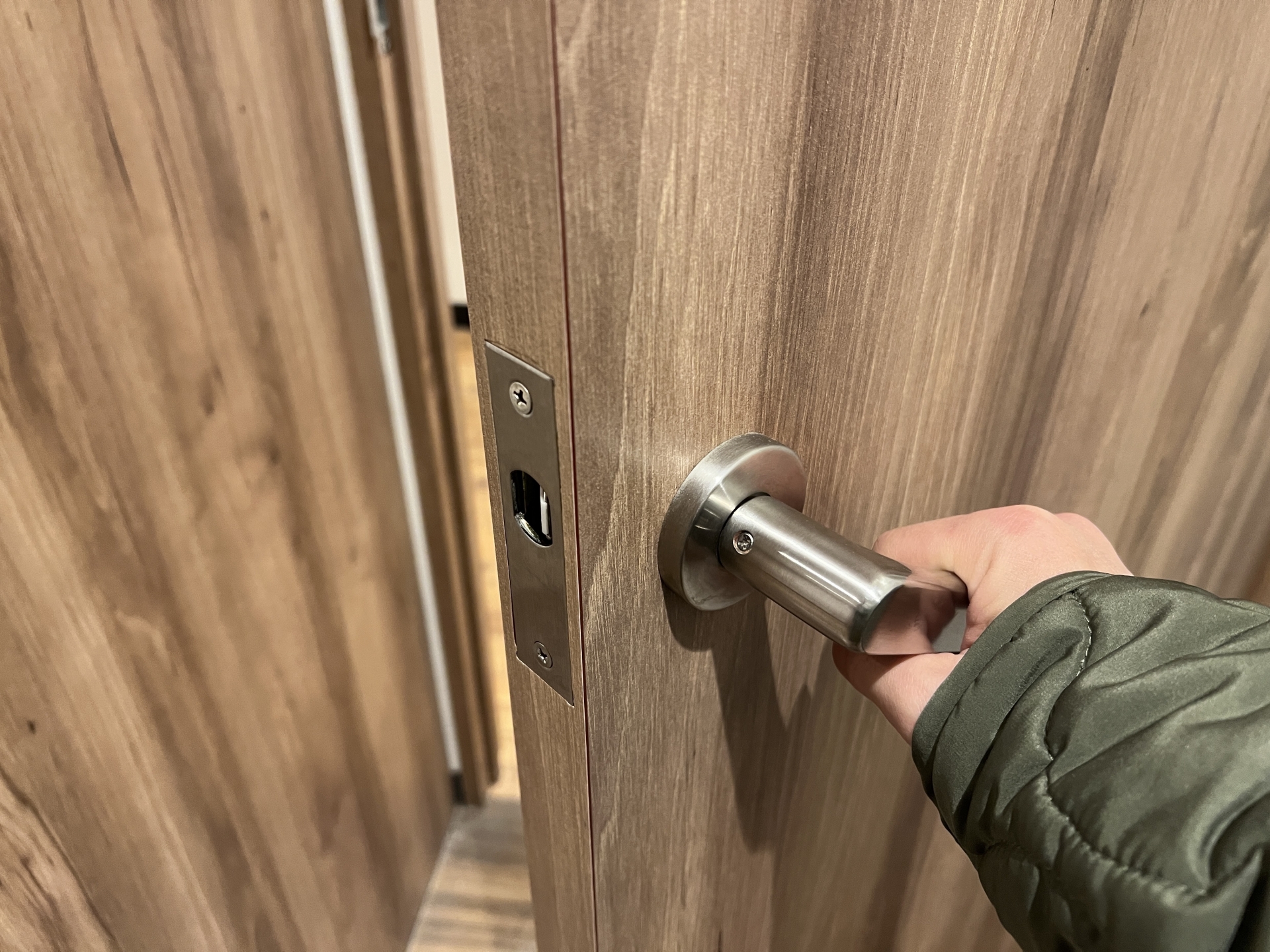 民眾住在公寓或大樓，常會為了噪音引起鄰居間的糾紛。（示意圖，photoAC）