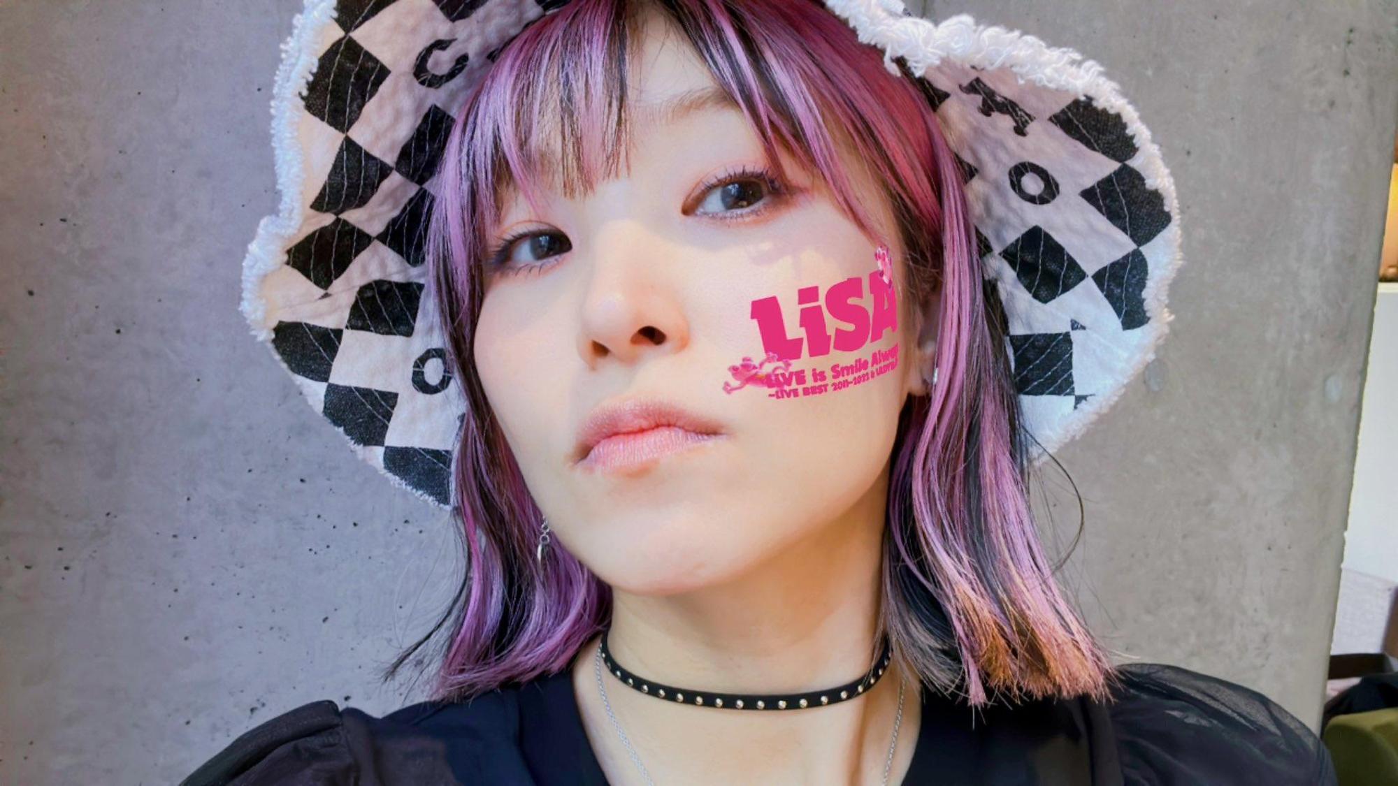 日本歌手LiSA無預警宣布已「生下第一個孩子」,讓粉絲相當意外。(翻攝自推特@LiSA_OLiVE)