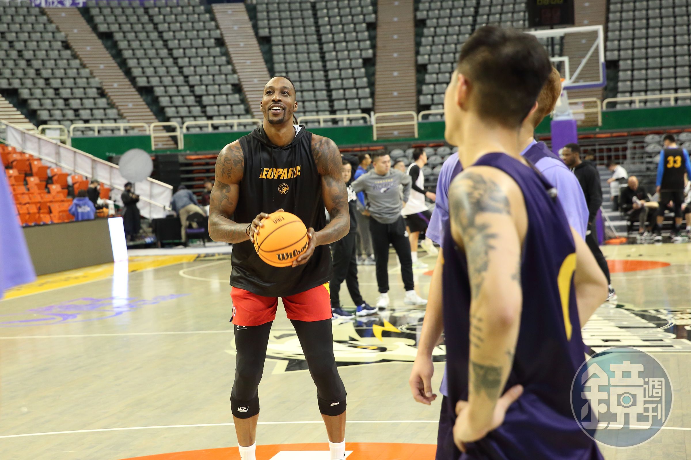 霍華德（Dwight Howard）加盟桃園永豐雲豹職業籃球隊，讓台灣籃壇掀起一股魔獸旋風。
