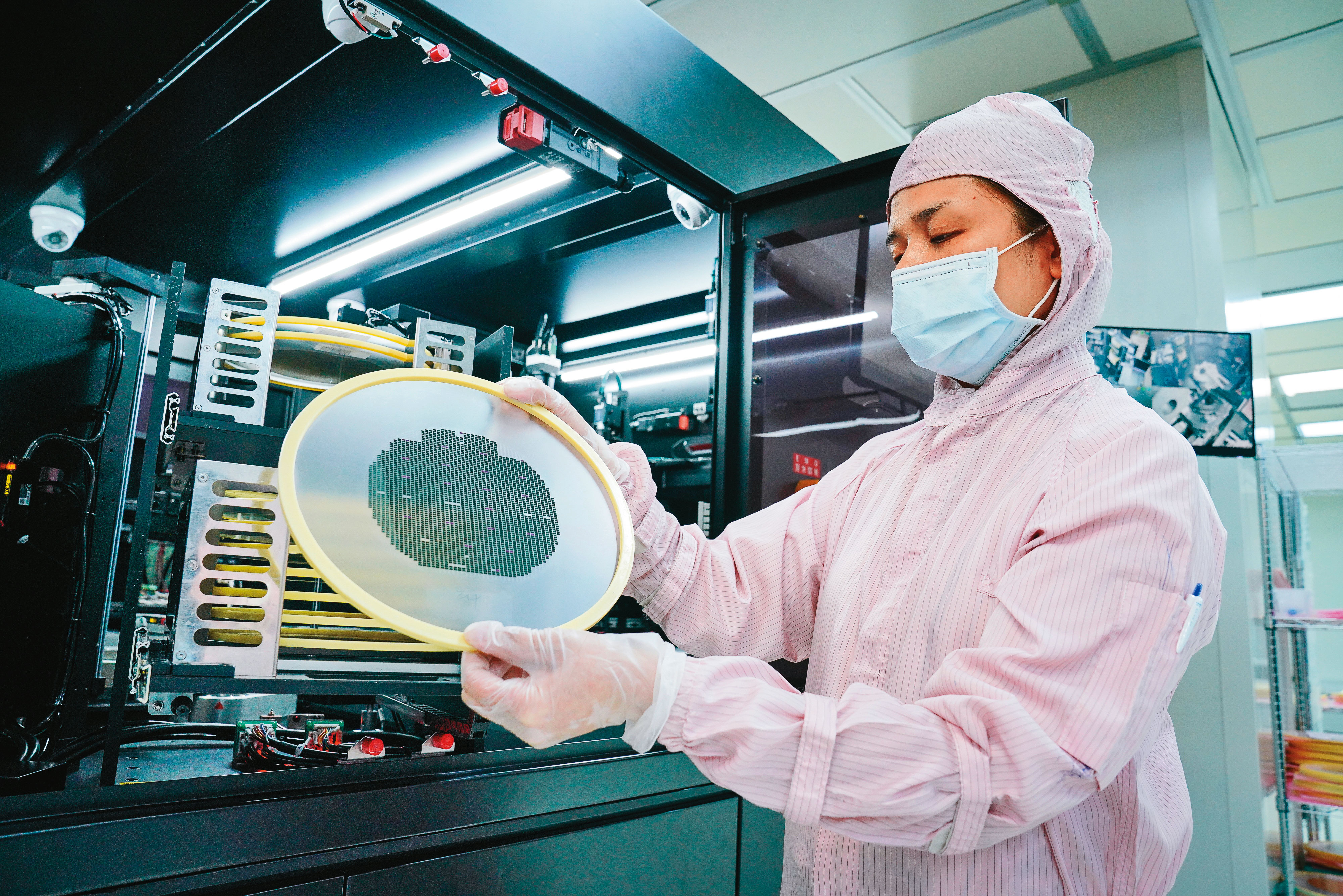 與碳化矽同為第三類半導體的氮化鎵，擁有不少優異的材料特性，讓台廠紛紛押寶投入。