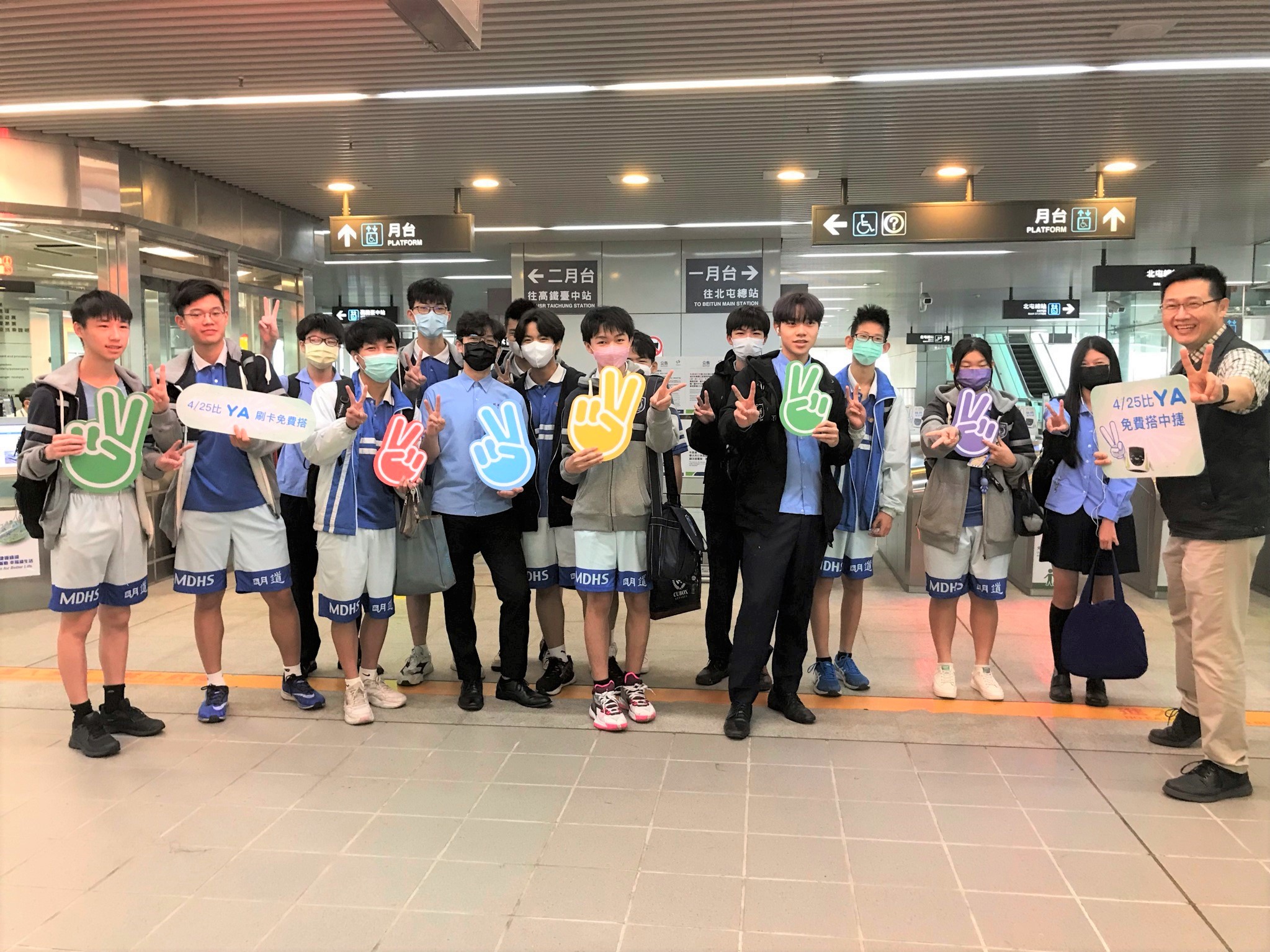 中捷2週年生日慶比「YA」刷卡免費搭乘，獲得民眾熱情響應。（中捷提供）