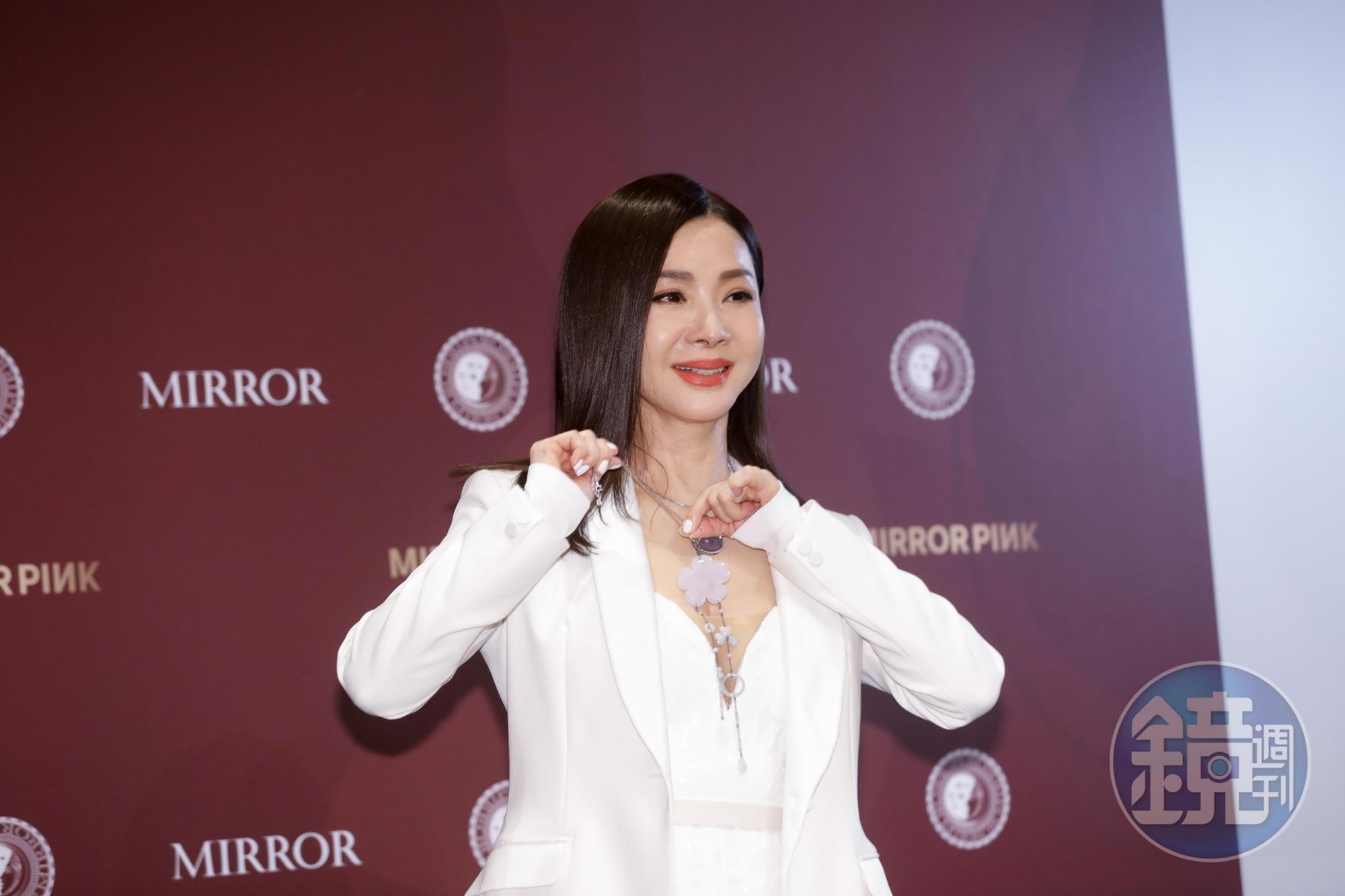 陳美鳳今為Mirror皇宣緣的 「手作創意精品翡翠孝親好禮記者會」現身造勢。