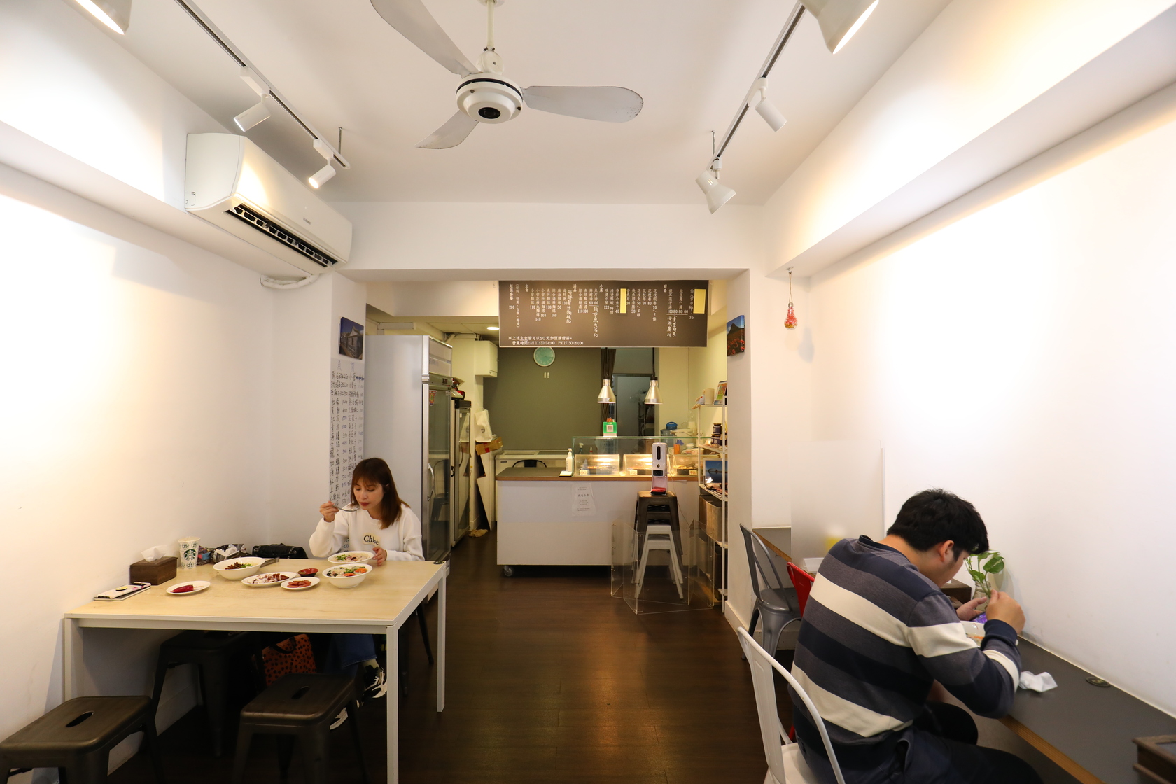 店面和料理精神一樣，簡單就很美好。