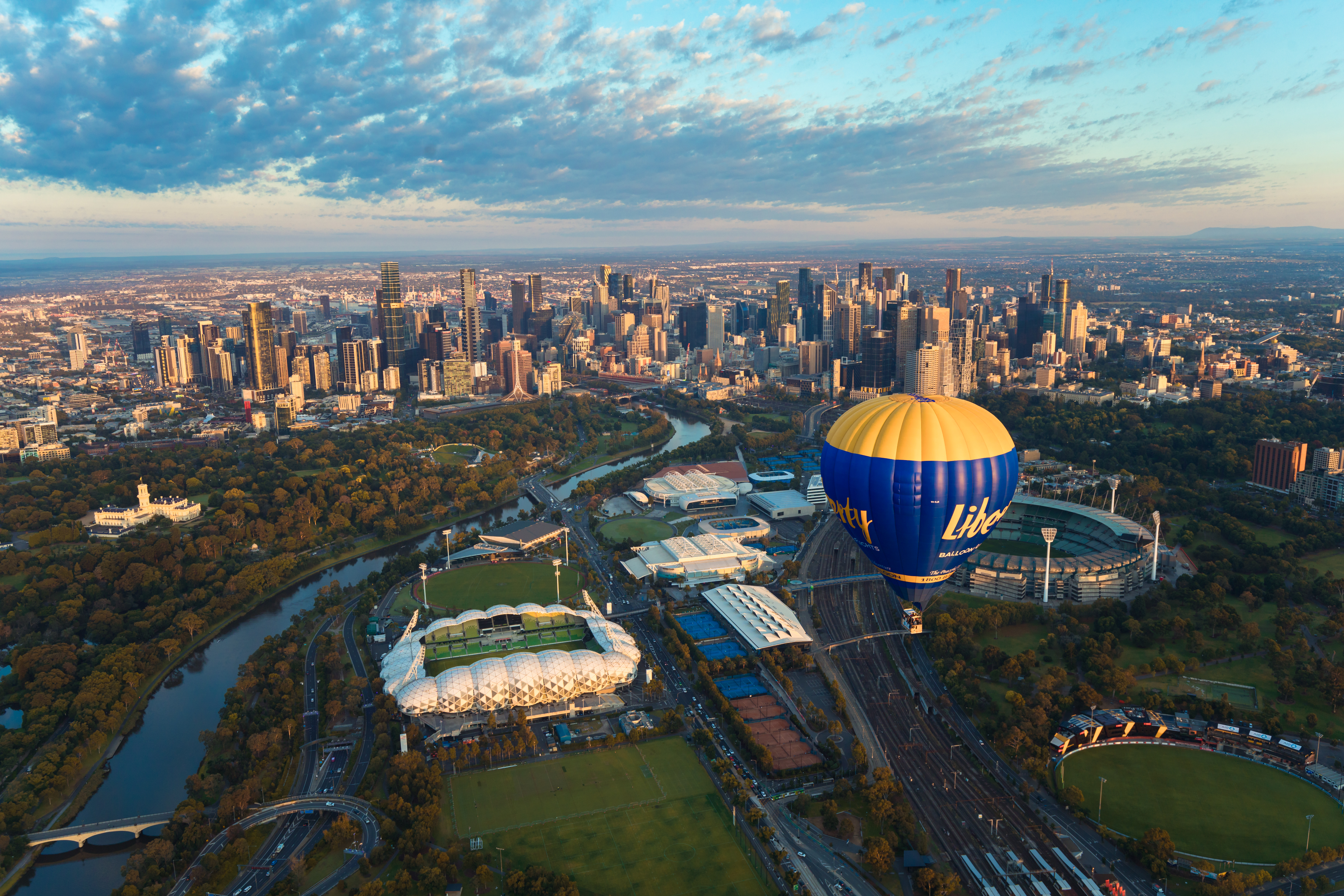 墨爾本是全世界唯一允許熱氣球合法在市中心上空飛行的大城市。