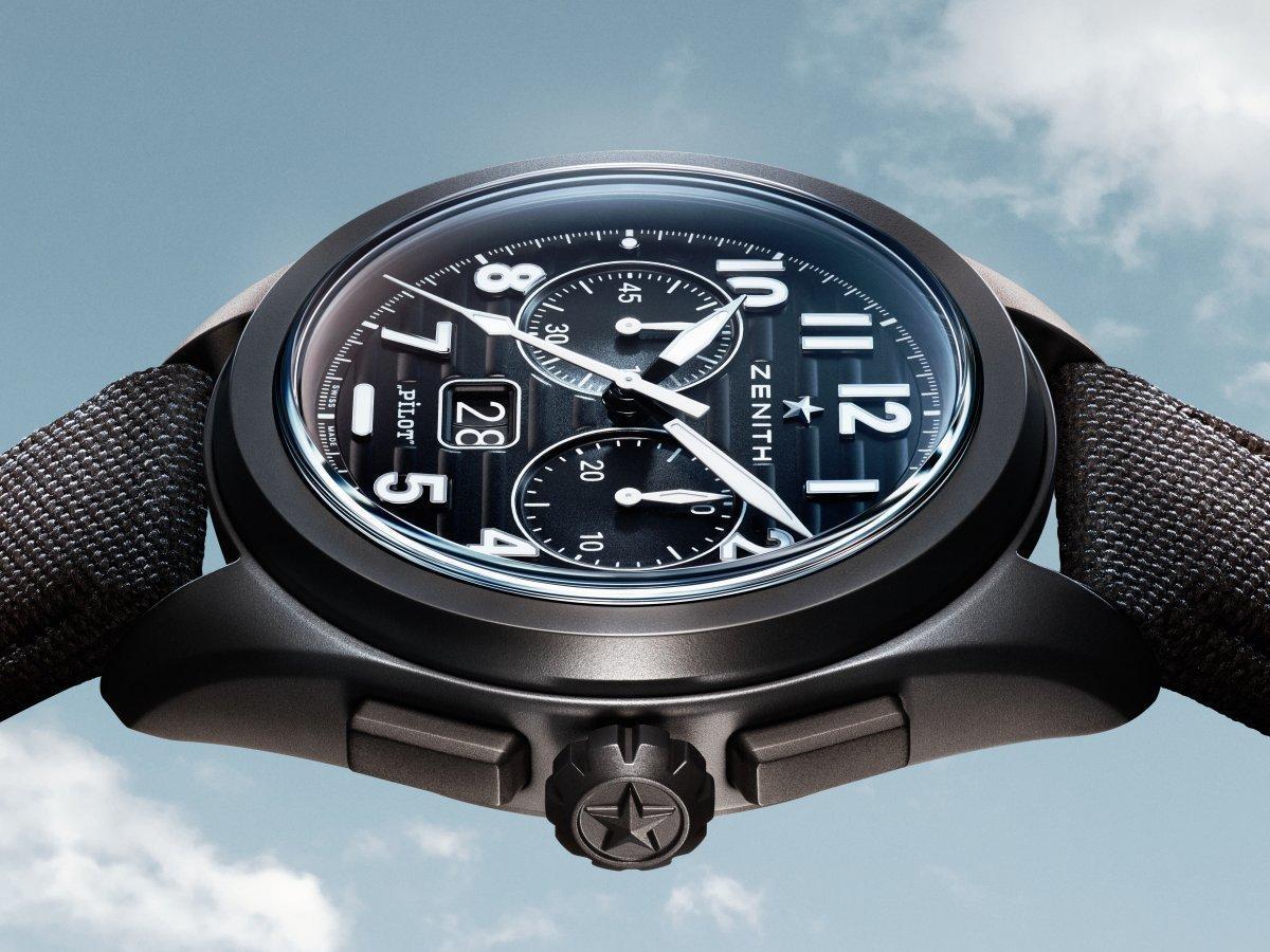 ZENITH Pilot Flyback Chronograph 全新設計的Pilot大日曆飛返計時碼錶,有精鋼與黑陶瓷二種材質。粗大的阿拉伯數字時標與大型錶冠,突顯Pilot飛行錶的身分。面盤採用古董飛機的溝槽式蒙皮條紋,大日曆視窗的瞬跳結構也模擬機場翻頁看板,處處都有飛行元素。錶徑40mm,防水100米。定價約NT$383,600(精鋼);NT$450,800(黑陶瓷)。