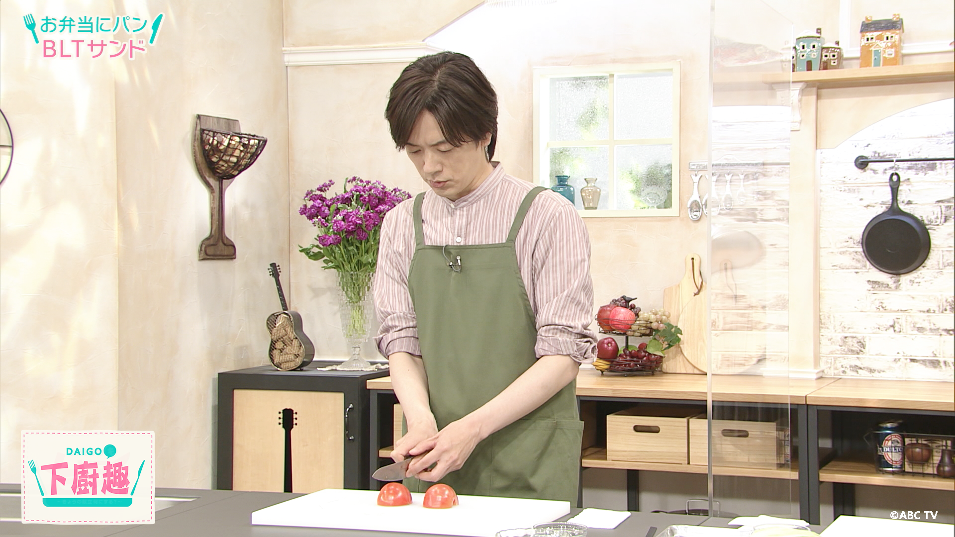 DAIGO對廚藝一竅不通,看他用刀的手勢就令人擔心。(國興衛視提供)