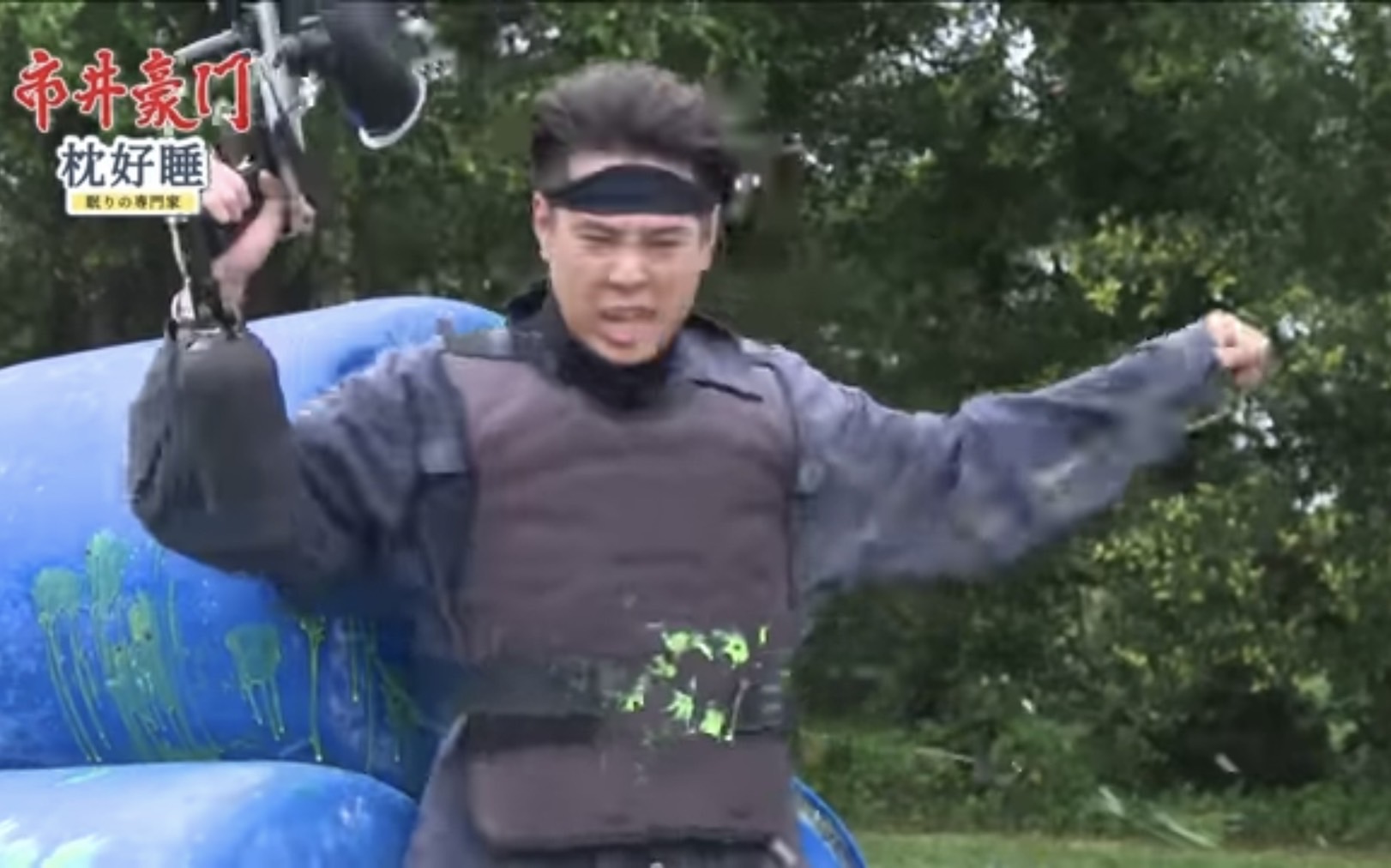 吳東諺拍漆彈戲身上多處被流彈打傷。（民視）