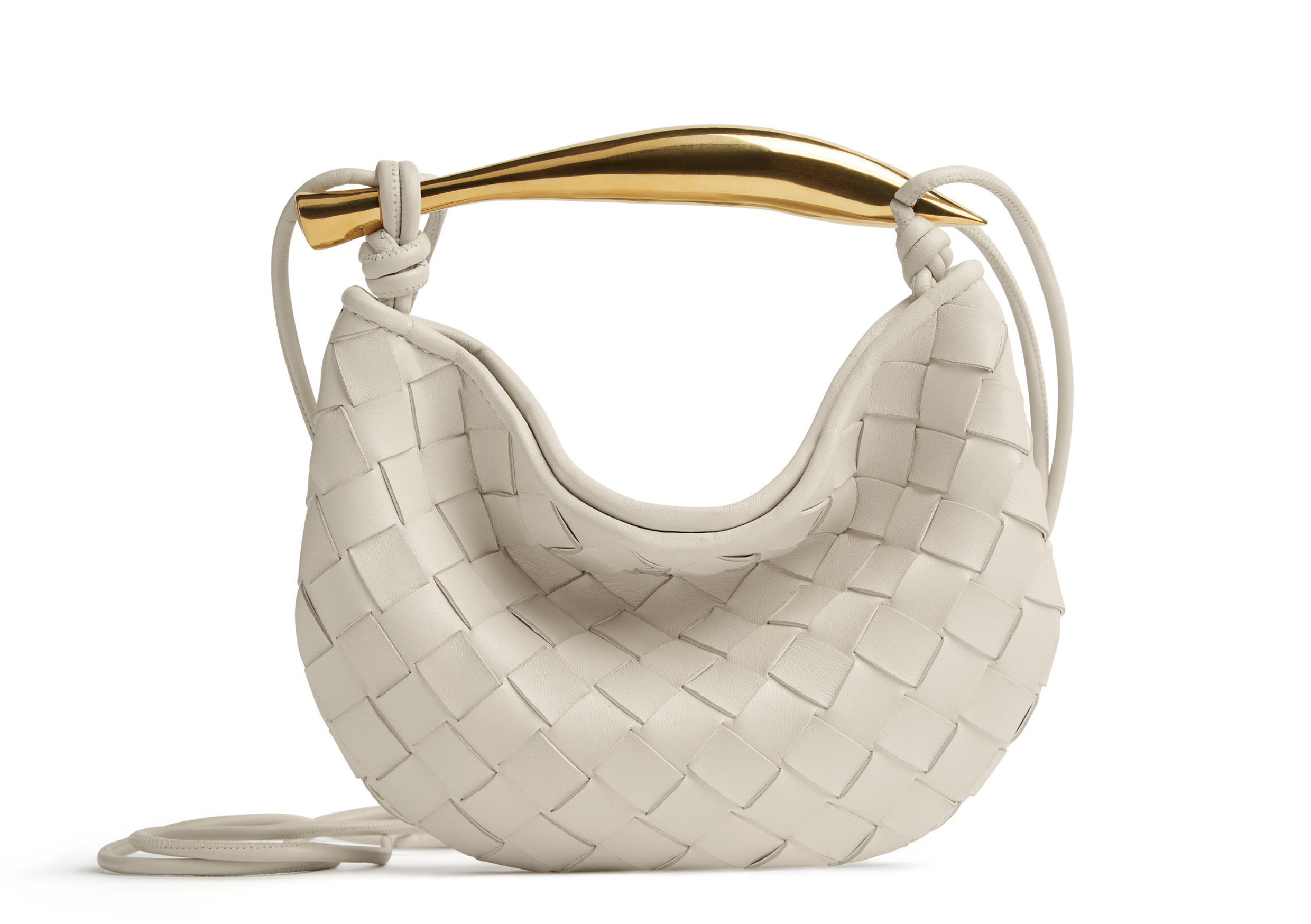 白色Mini Sardine編織羊皮金屬提把斜背包 NT$99,400 Bottega Veneta。（Bottega Veneta提供）